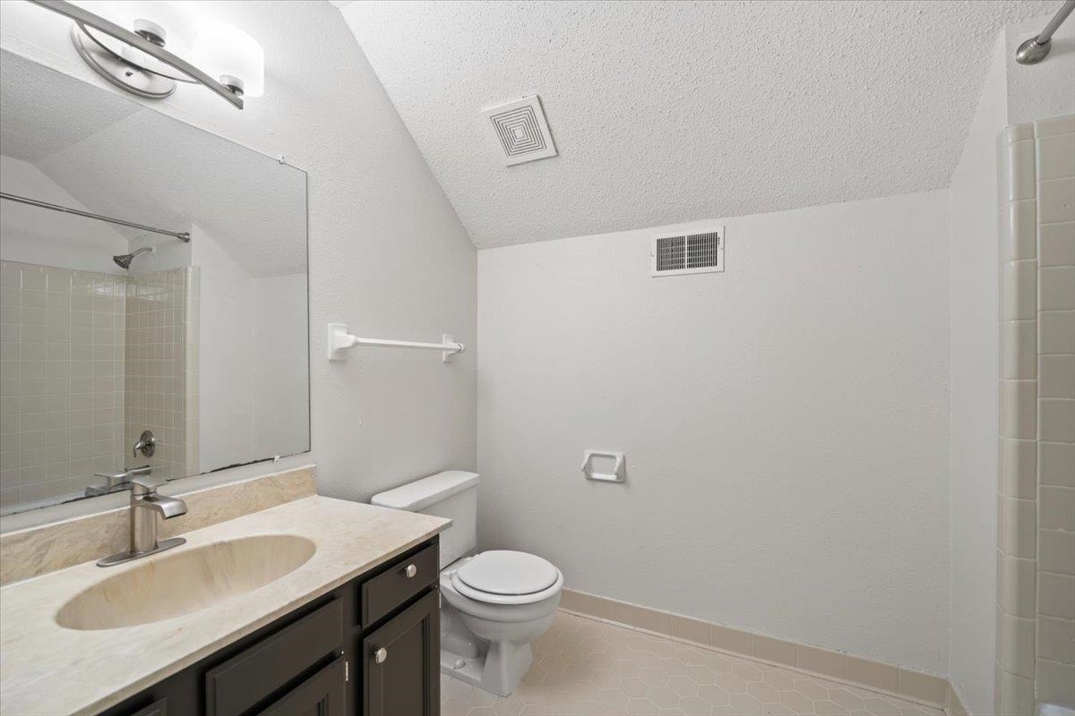 2777 Hacks Cross Rd Property Photo 19