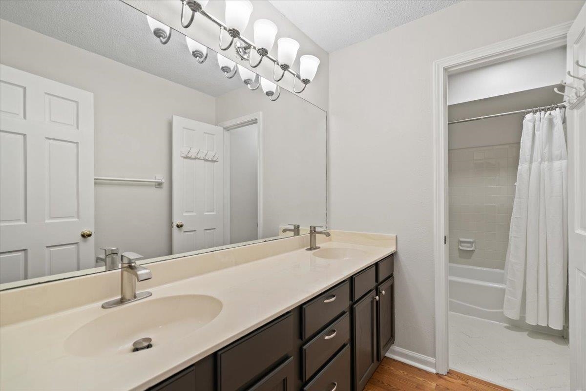 2777 Hacks Cross Rd Property Photo 20