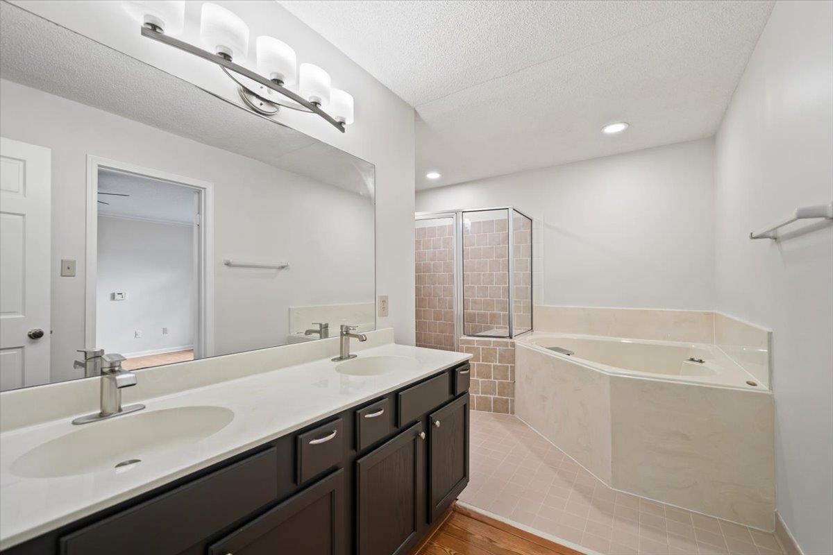 2777 Hacks Cross Rd Property Photo 21