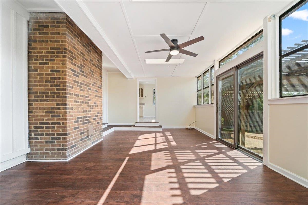 2777 Hacks Cross Rd Property Photo 24