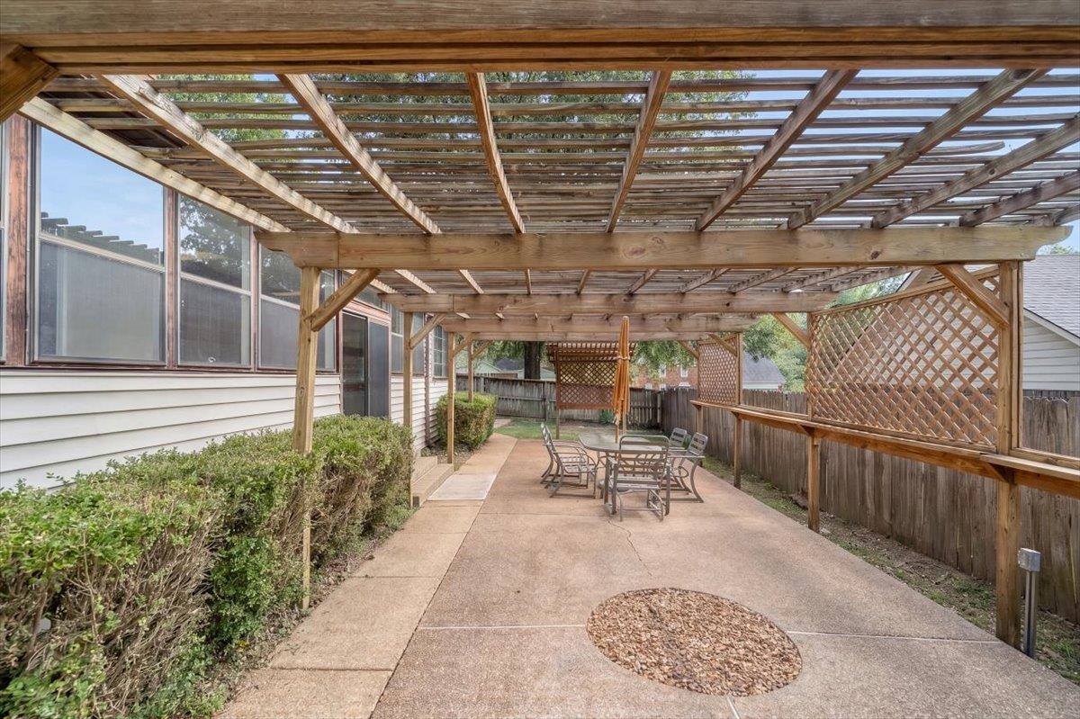 2777 Hacks Cross Rd Property Photo 28