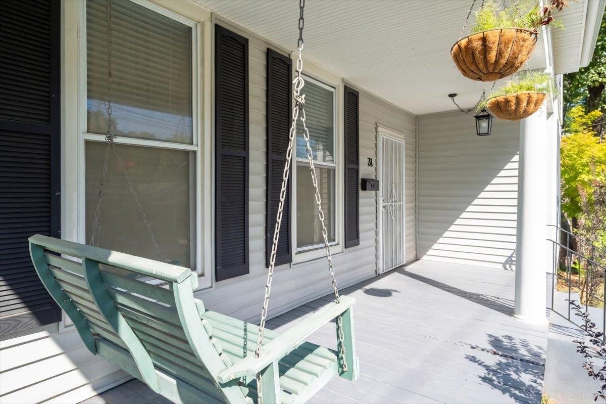 31 S Cox St Property Photo 4