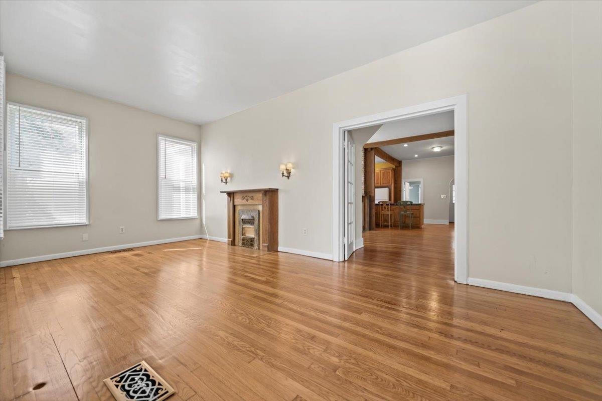 31 S Cox St Property Photo 5