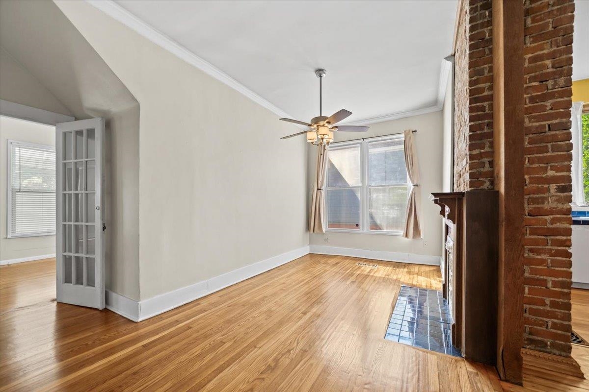 31 S Cox St Property Photo 11
