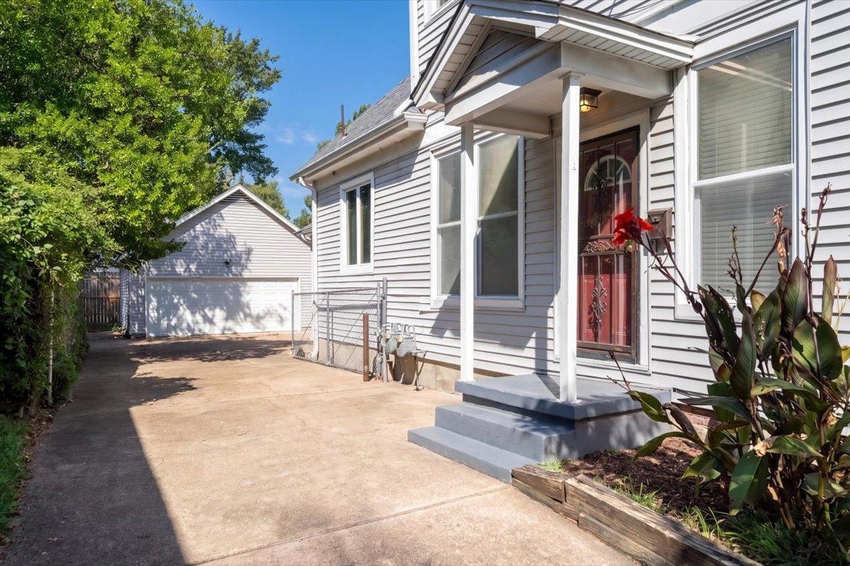 31 S Cox St Property Photo 25