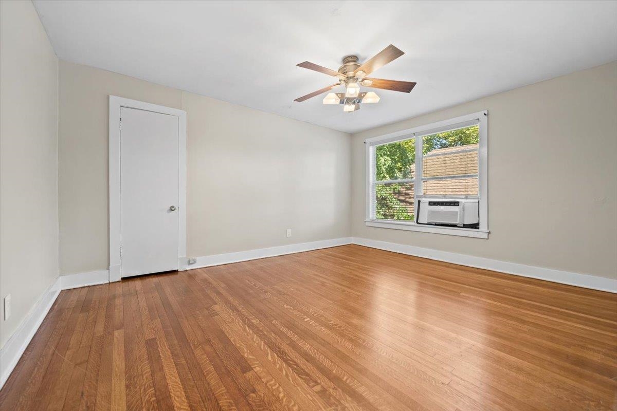 31 S Cox St Property Photo 33