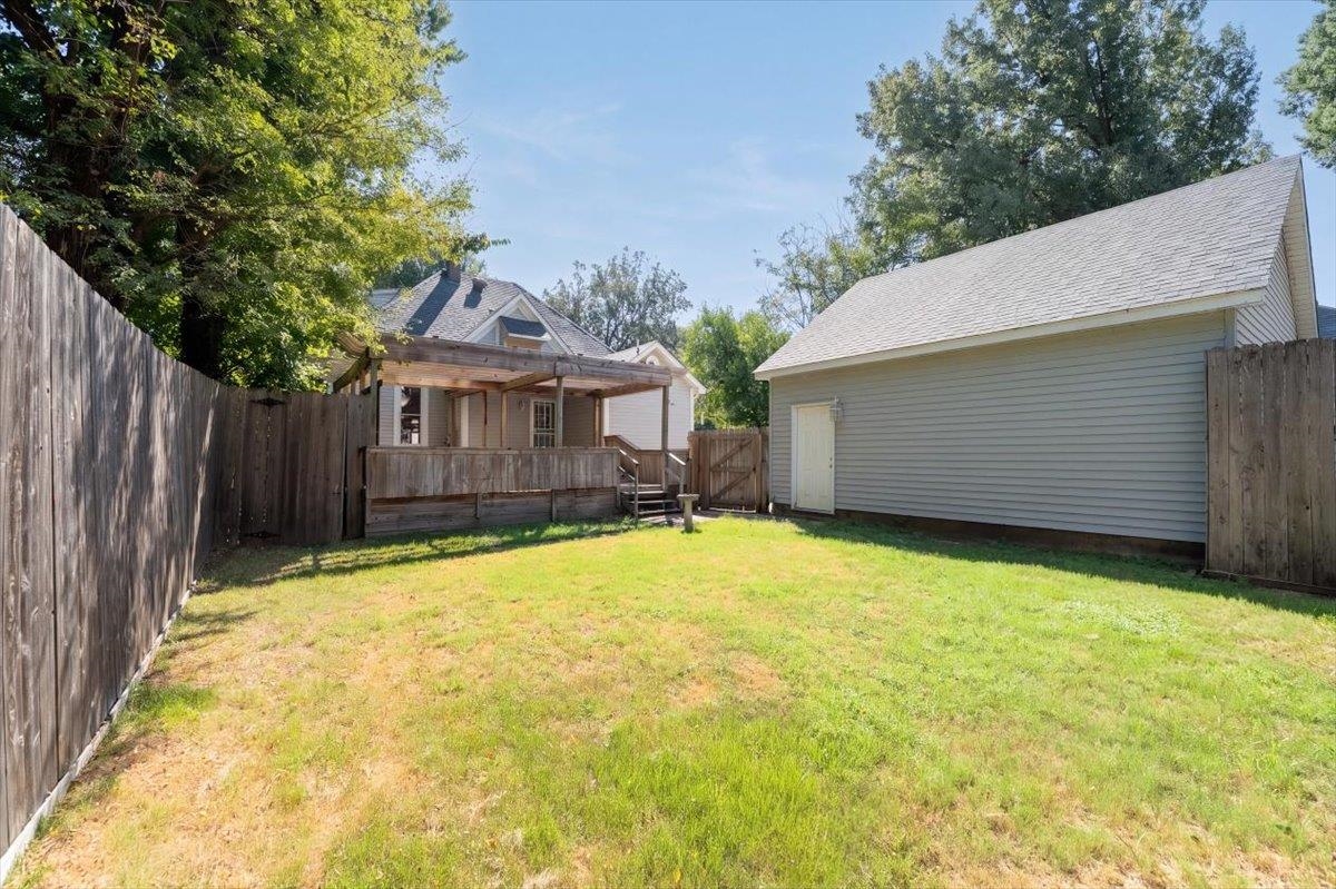 31 S Cox St Property Photo 37