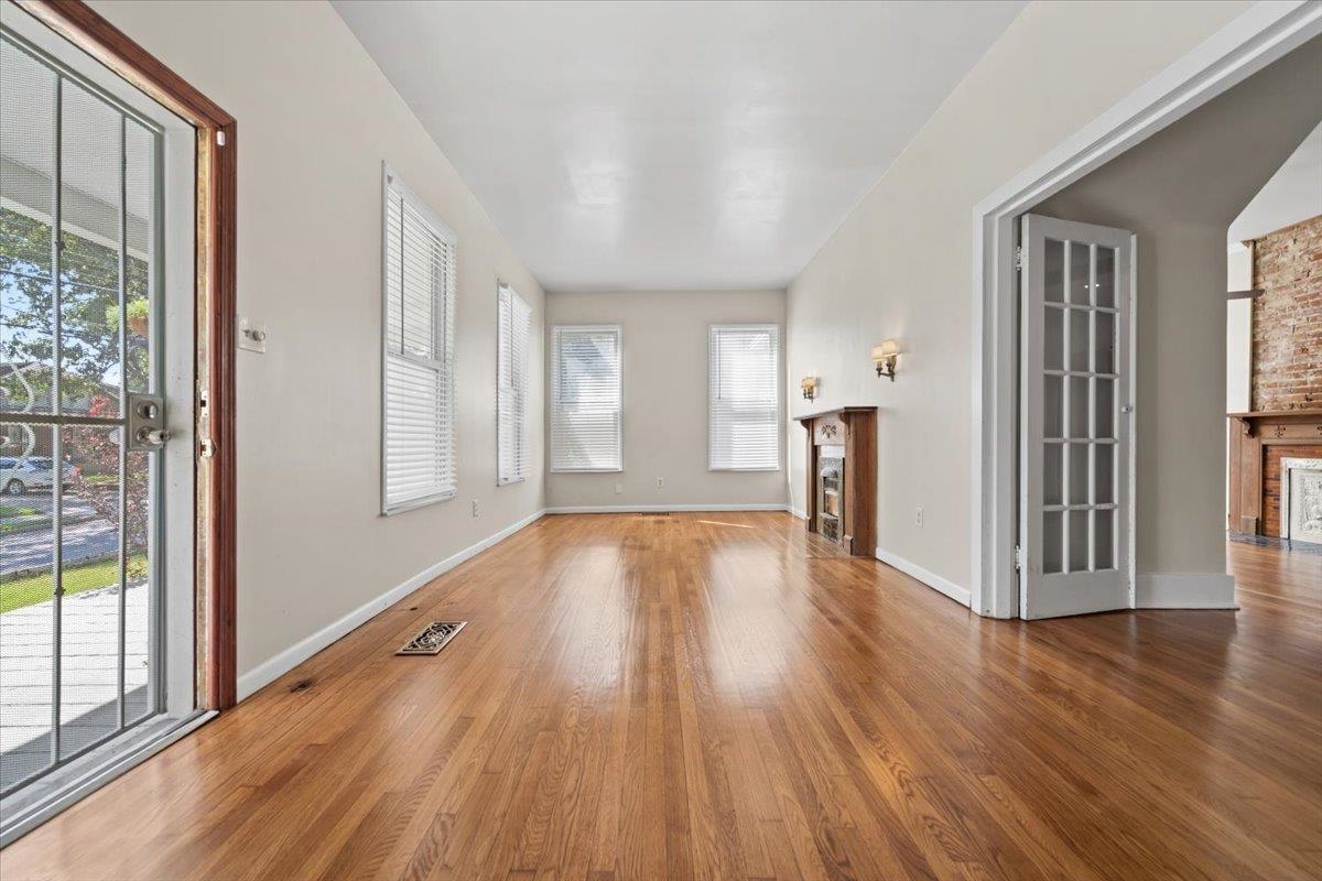 31 S Cox St Property Photo 5