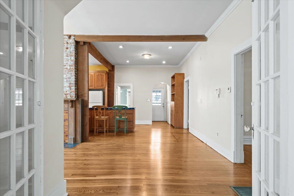 31 S Cox St Property Photo 7