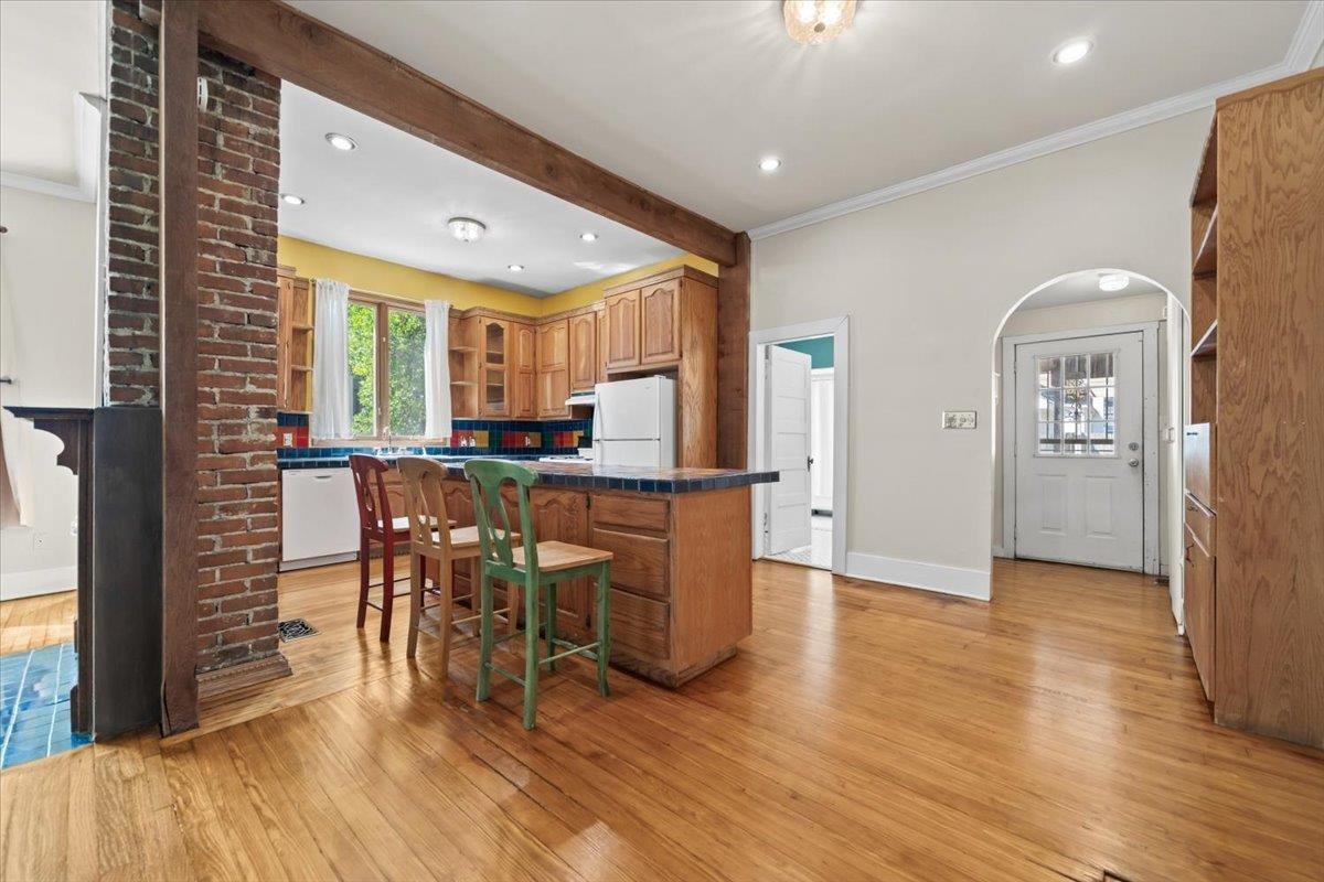 31 S Cox St Property Photo 11