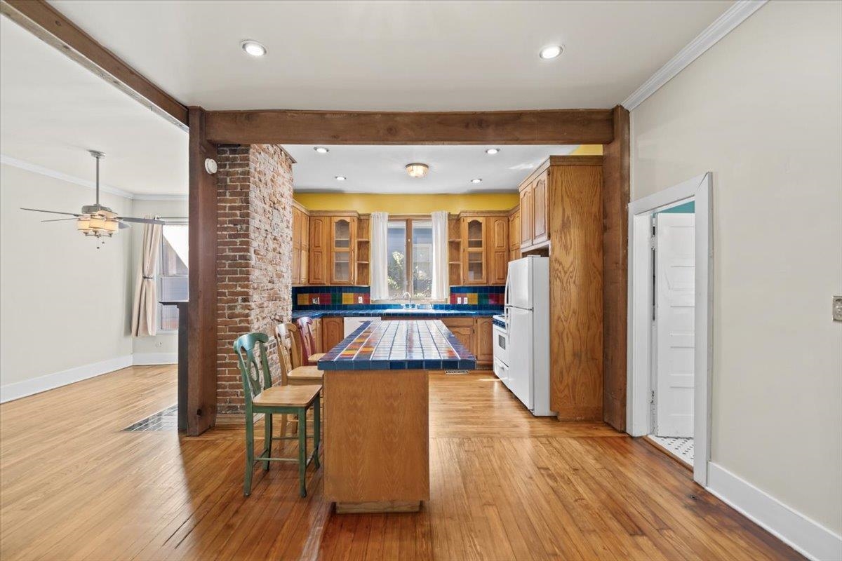31 S Cox St Property Photo 13