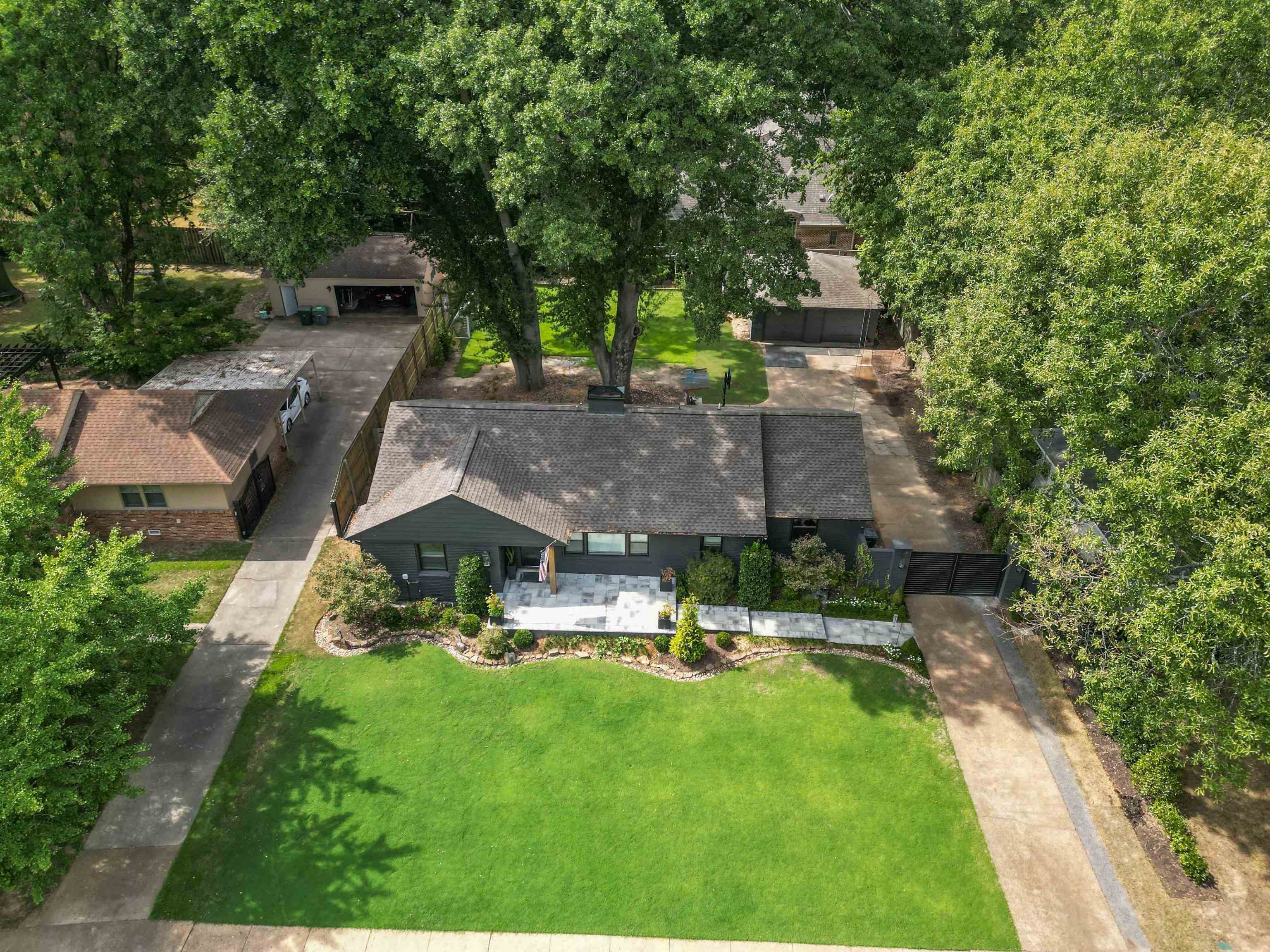 211 Cecilia Dr Property Photo 4