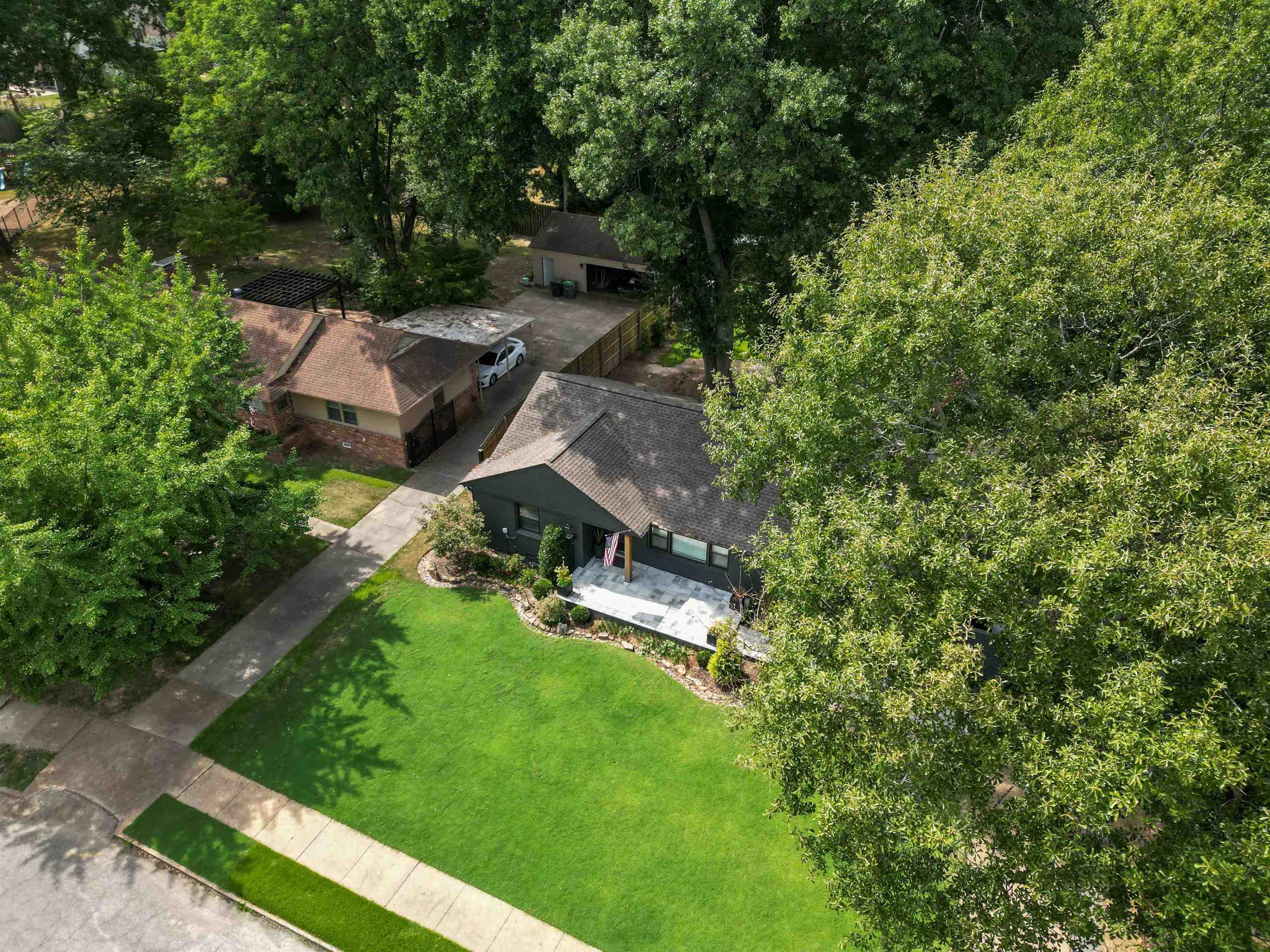 211 Cecilia Dr Property Photo 5