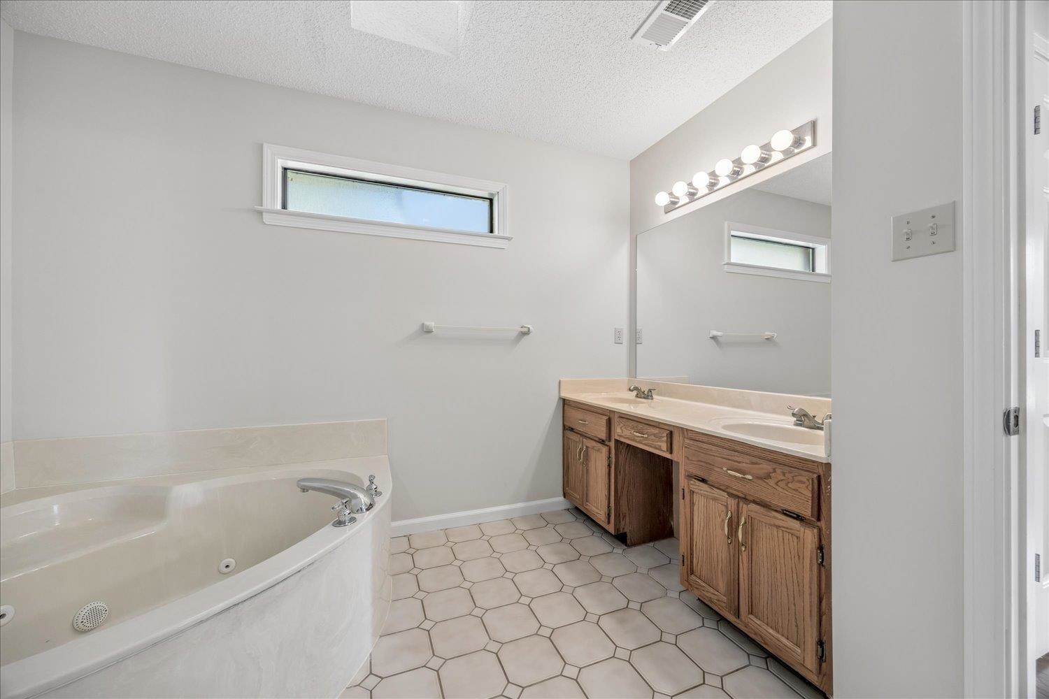 9485 Pleasant Ridge Rd Property Photo 21