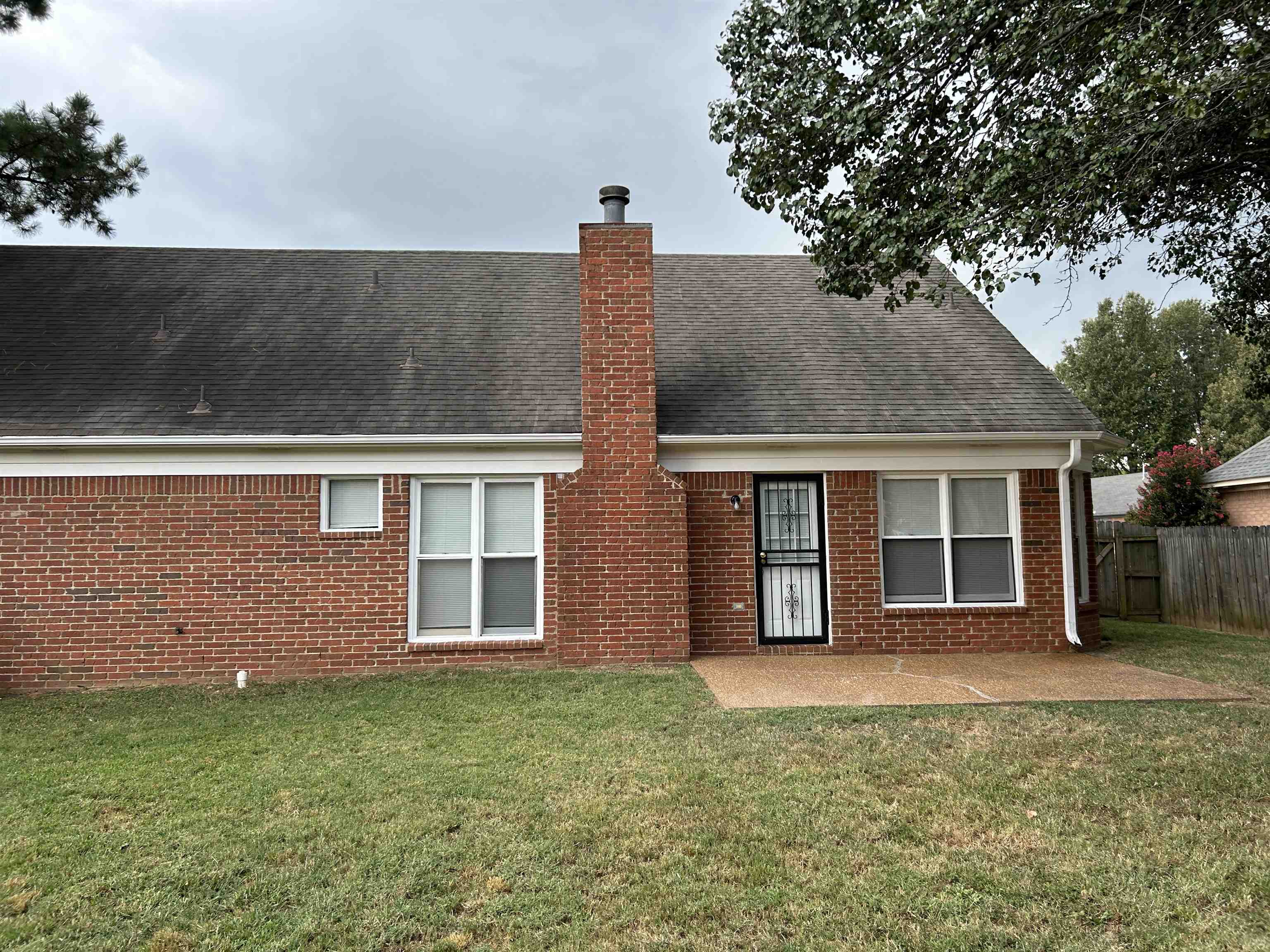 7562 Windsong Dr Property Photo 3