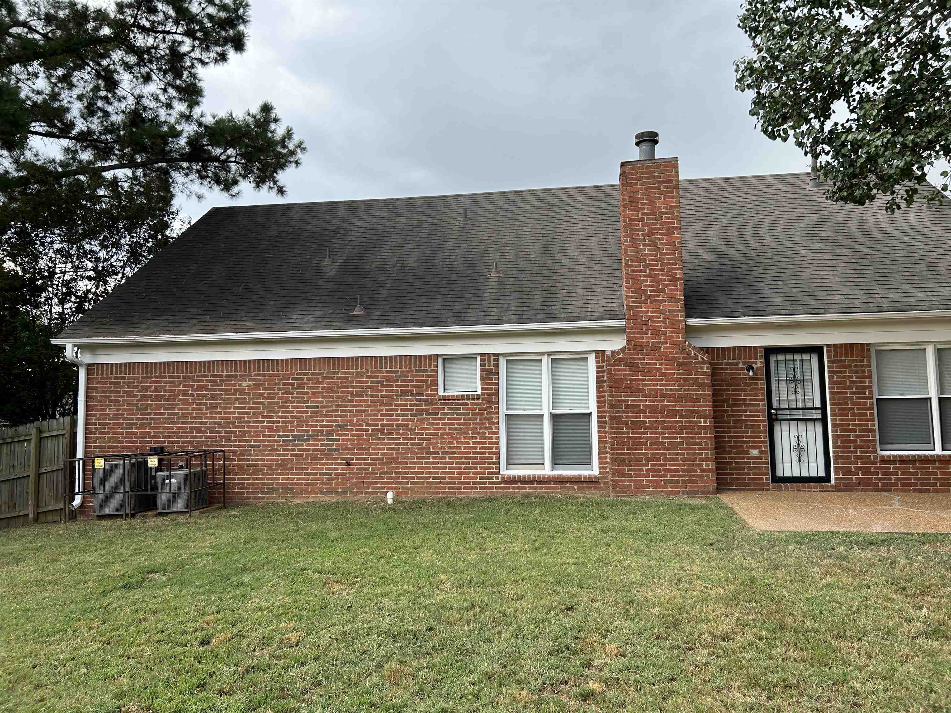 7562 Windsong Dr Property Photo 4