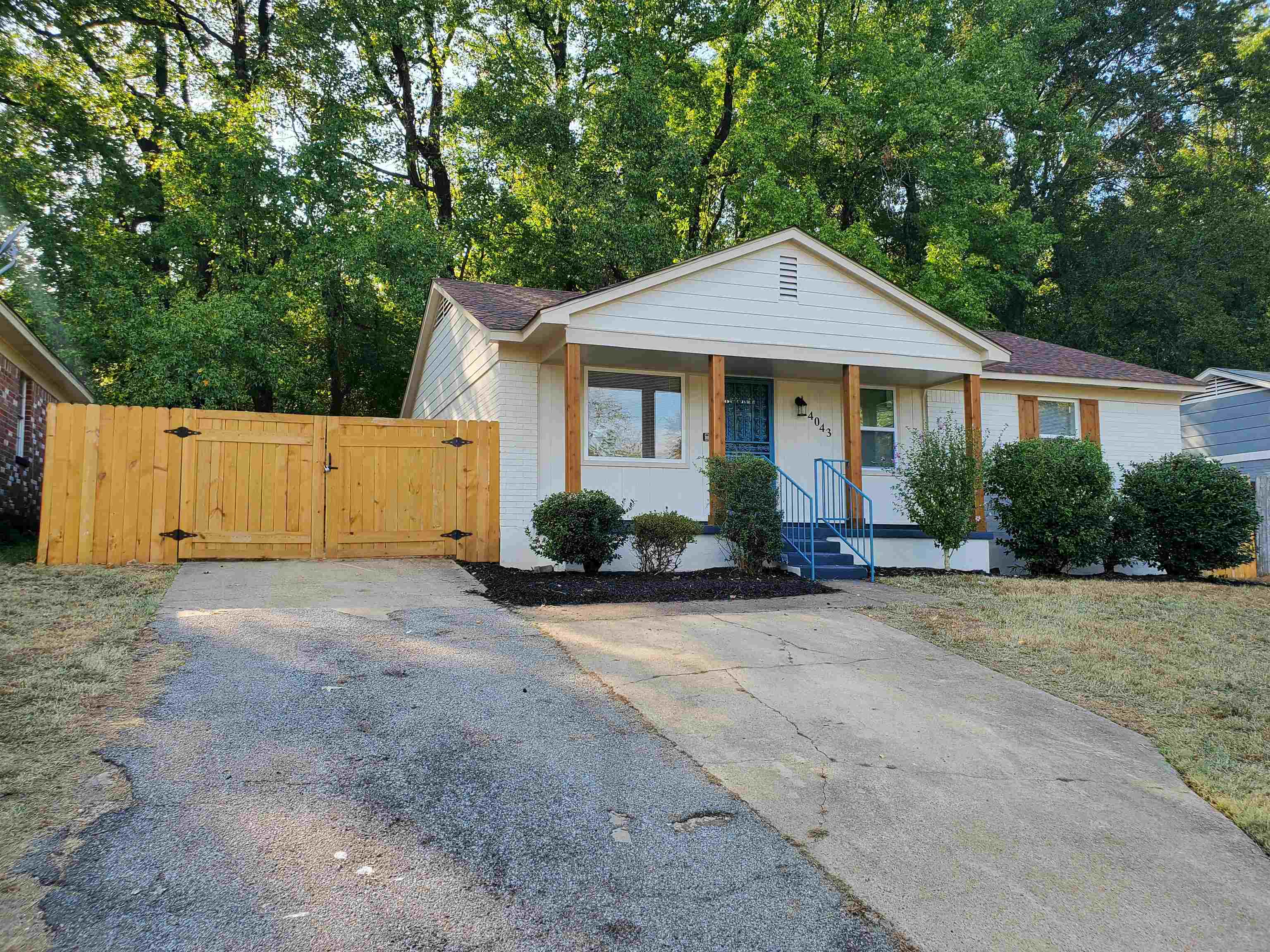 4043 MOSSVILLE ST Property Photo 1