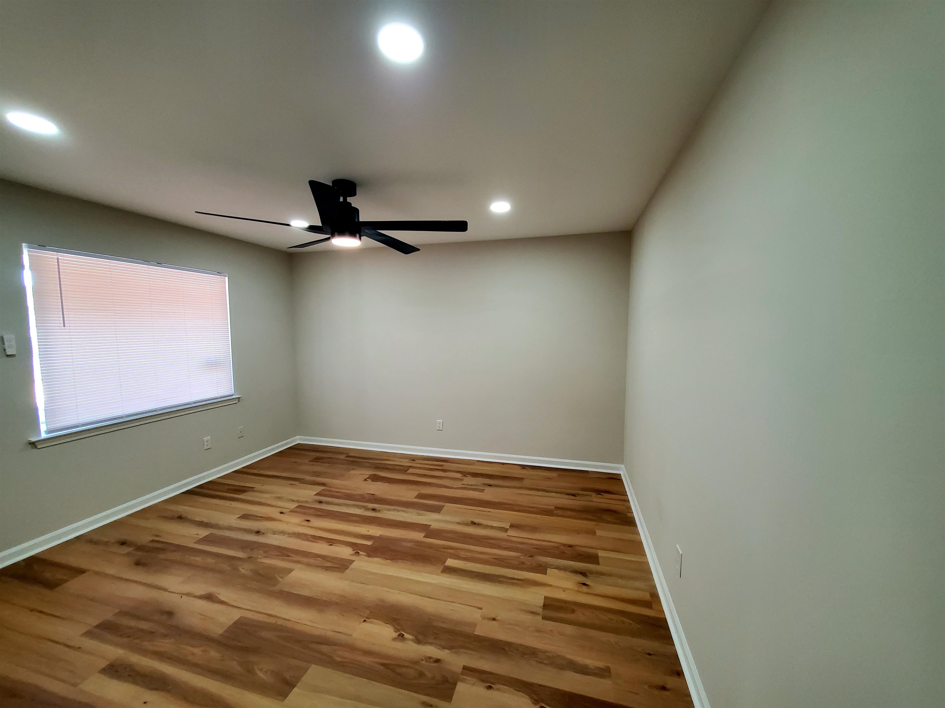 4043 Mossville St Property Photo 6