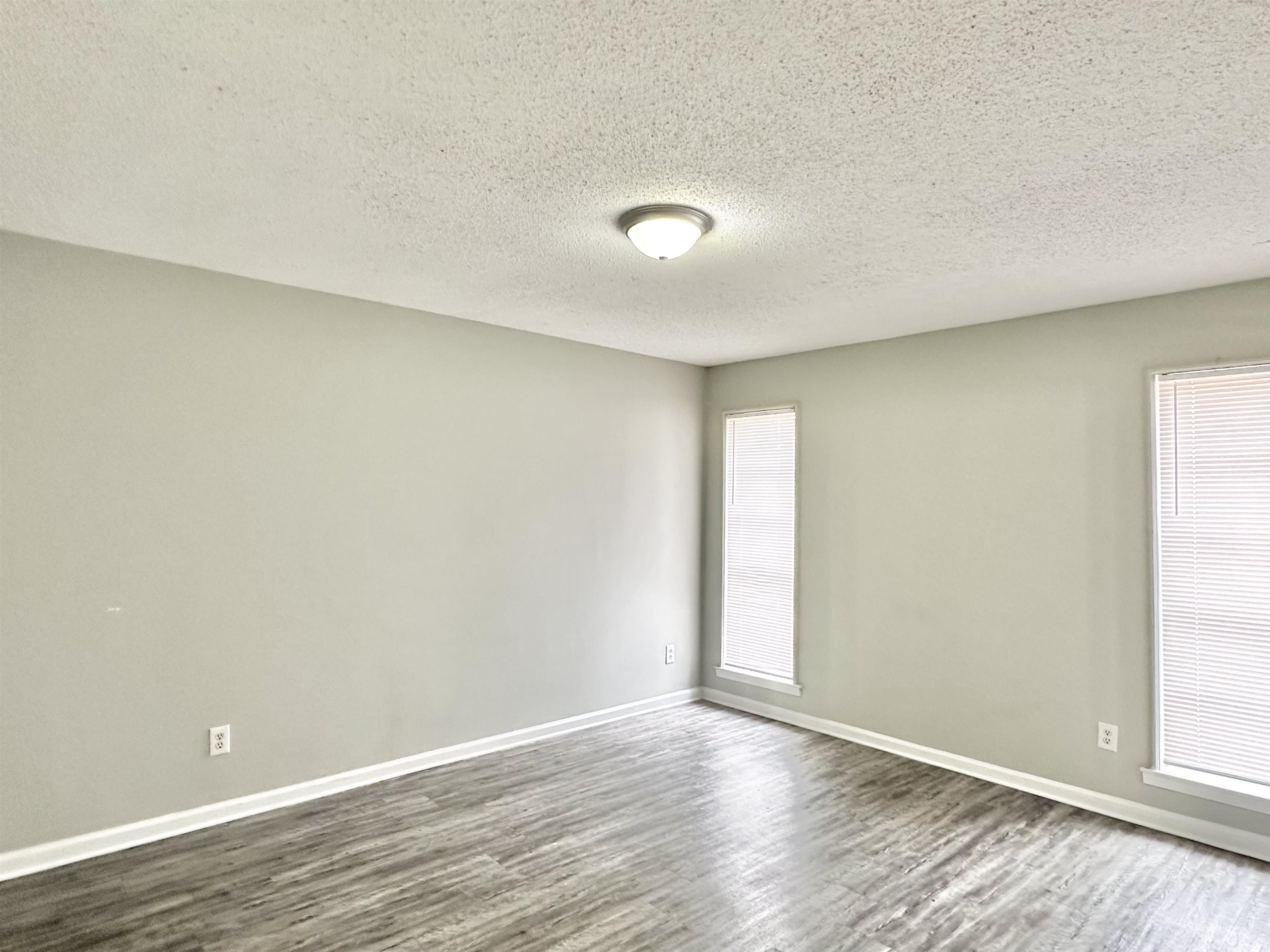 2065 Goldbrier Ln 2067 Property Photo 10