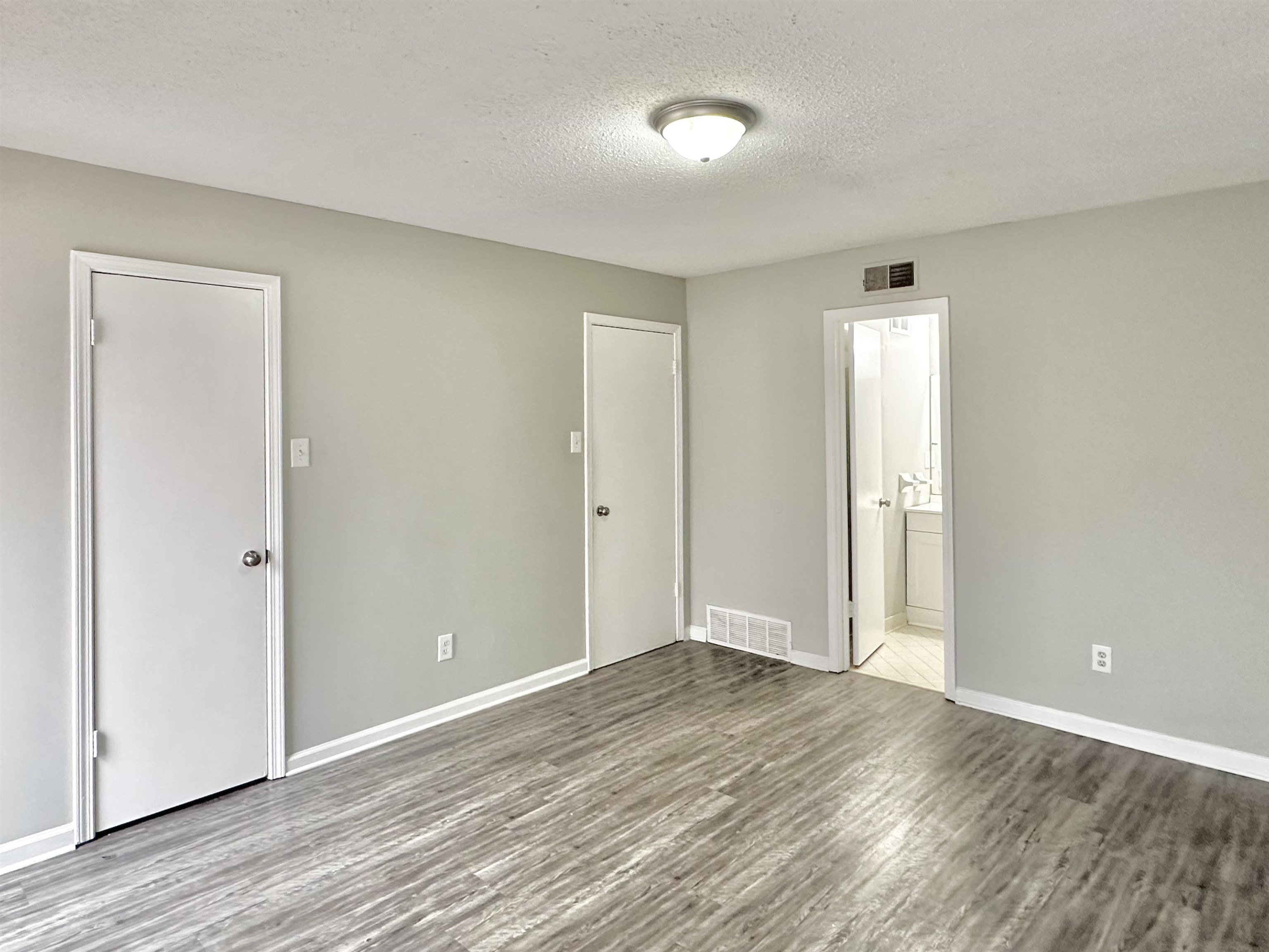 2065 Goldbrier Ln 2067 Property Photo 11