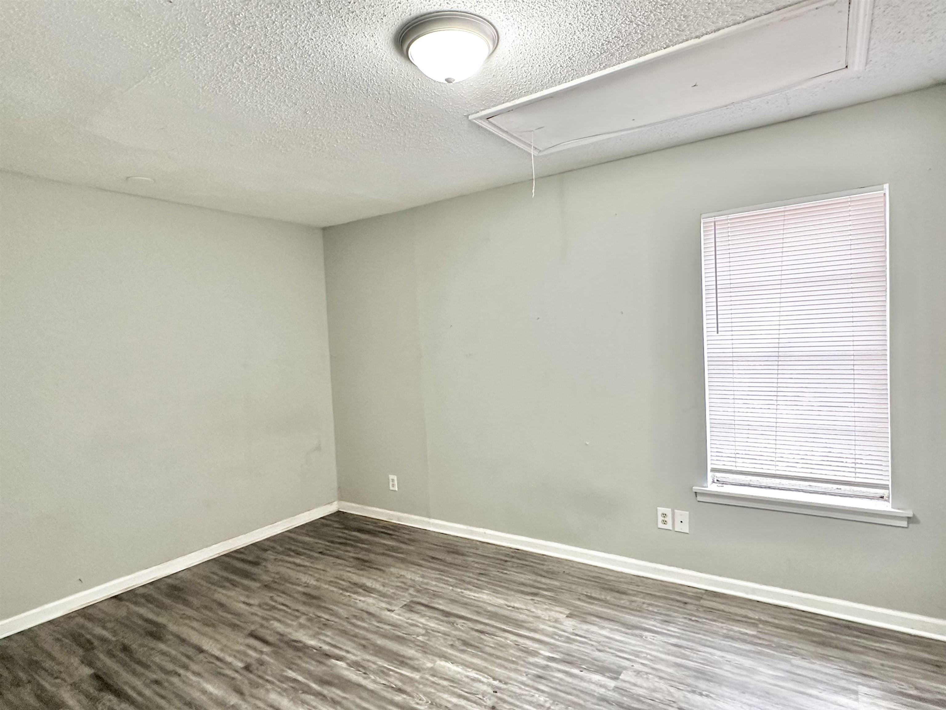 2065 Goldbrier Ln 2067 Property Photo 12