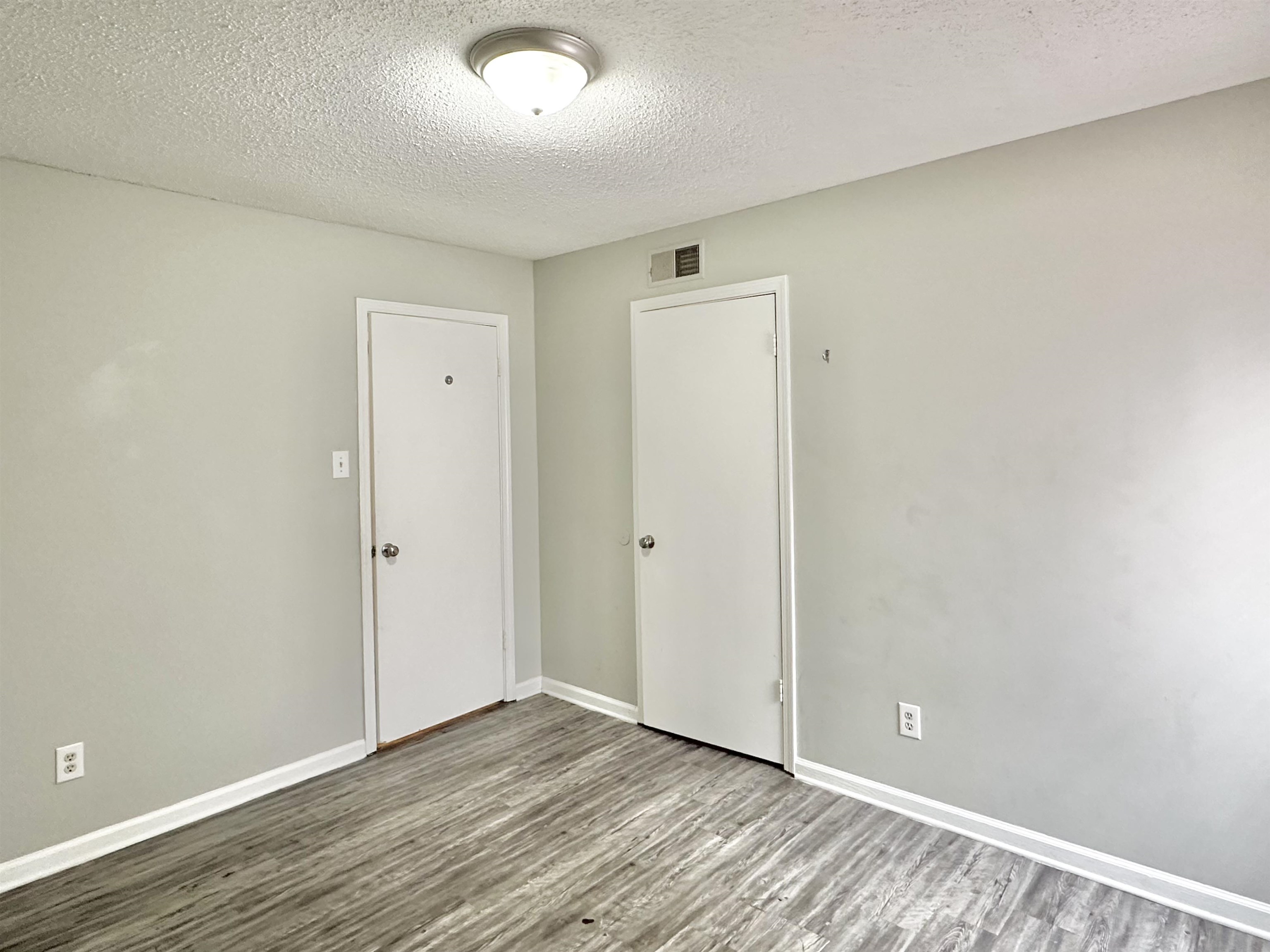 2065 Goldbrier Ln 2067 Property Photo 15