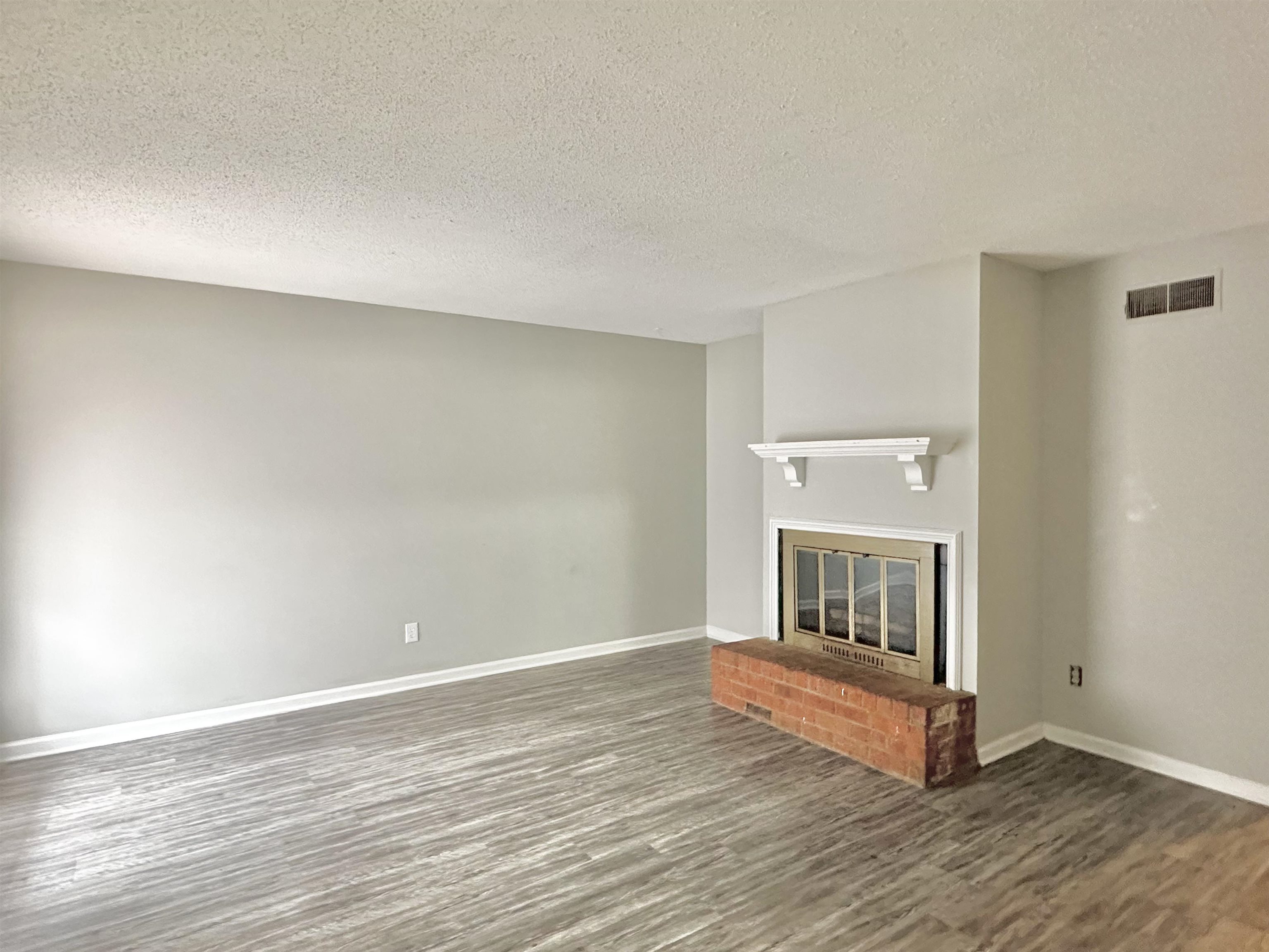 2065 Goldbrier Ln 2067 Property Photo 17