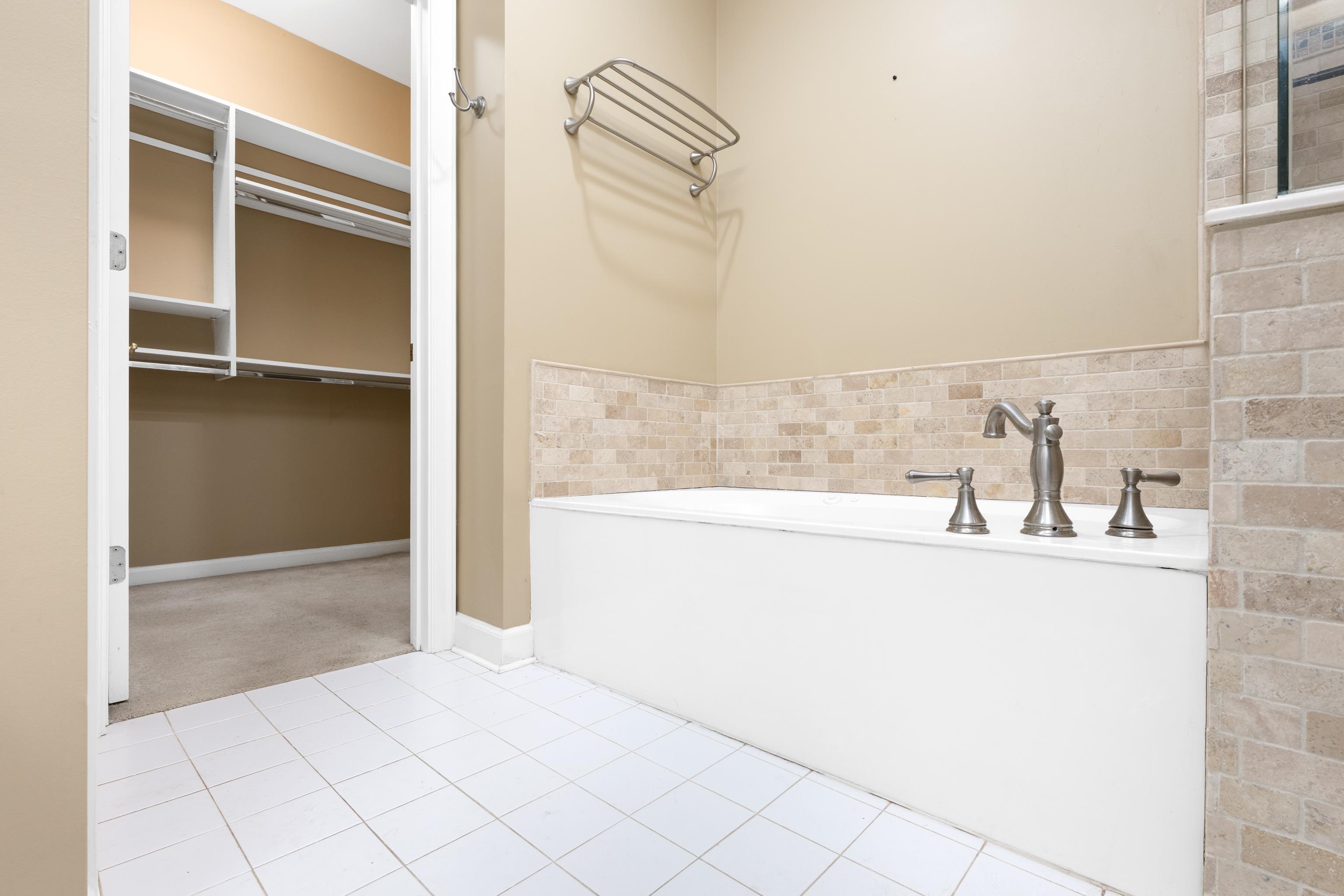 1524 Wolf Bend Rd Property Photo 31