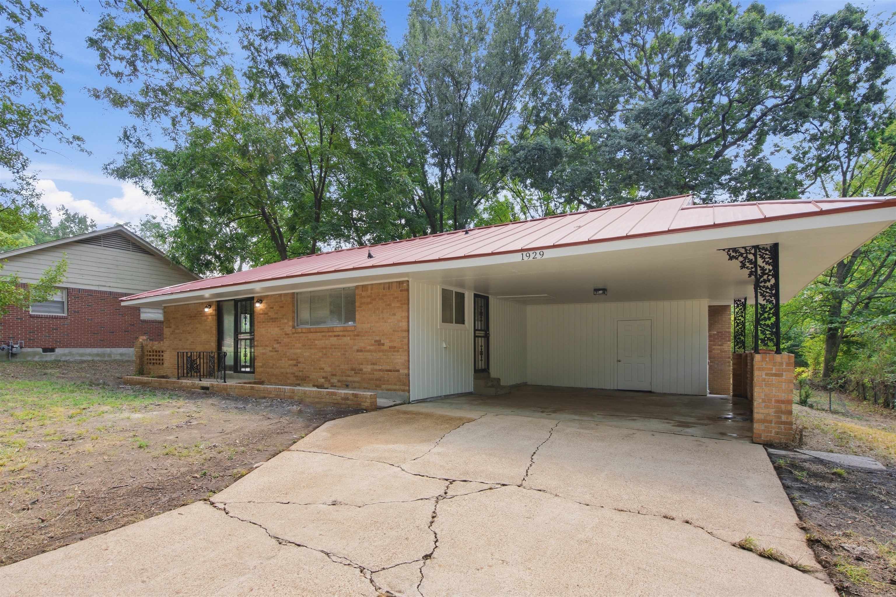 1929 Goodhaven Dr Property Photo 2