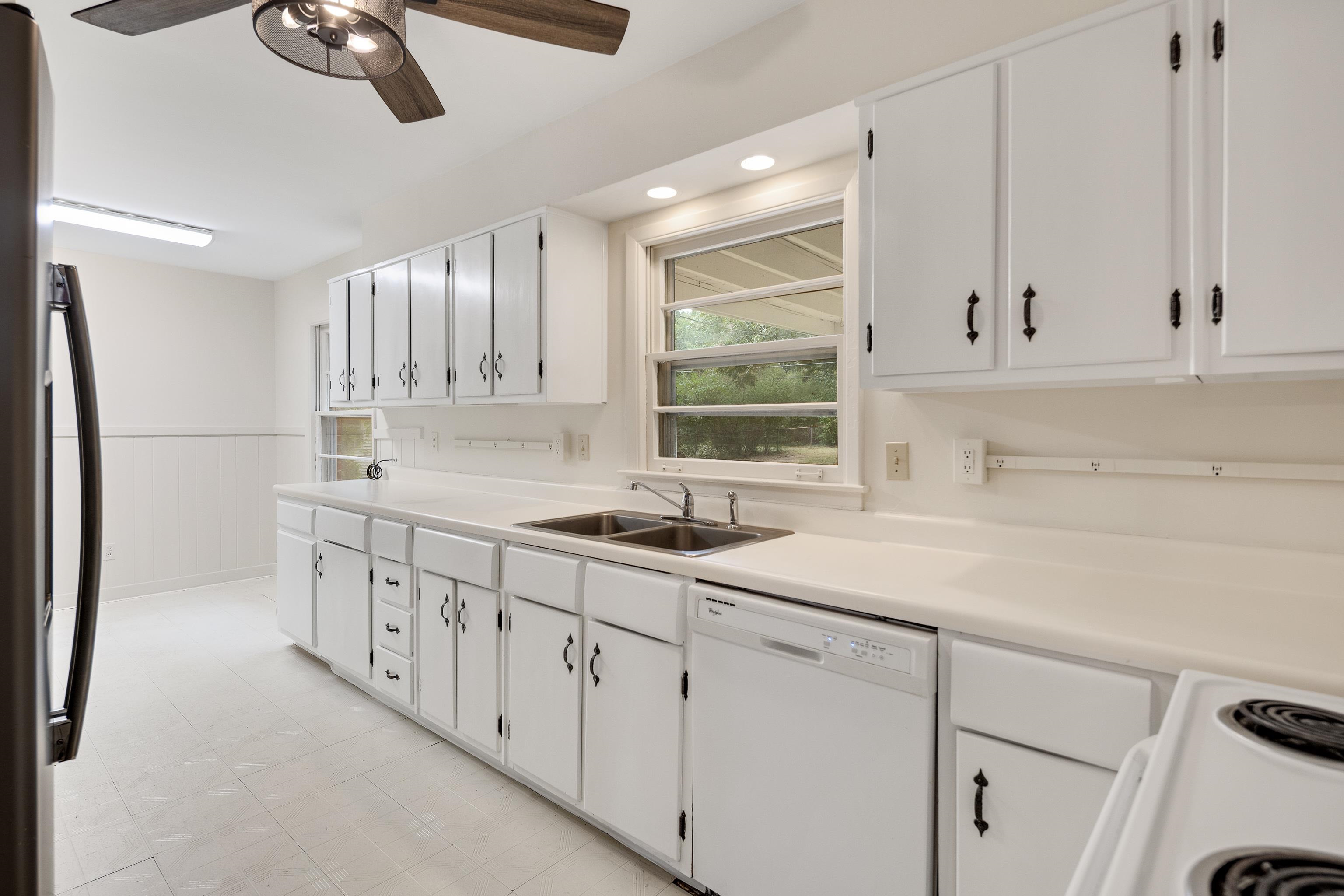 5281 Laurie Ln Property Photo 11