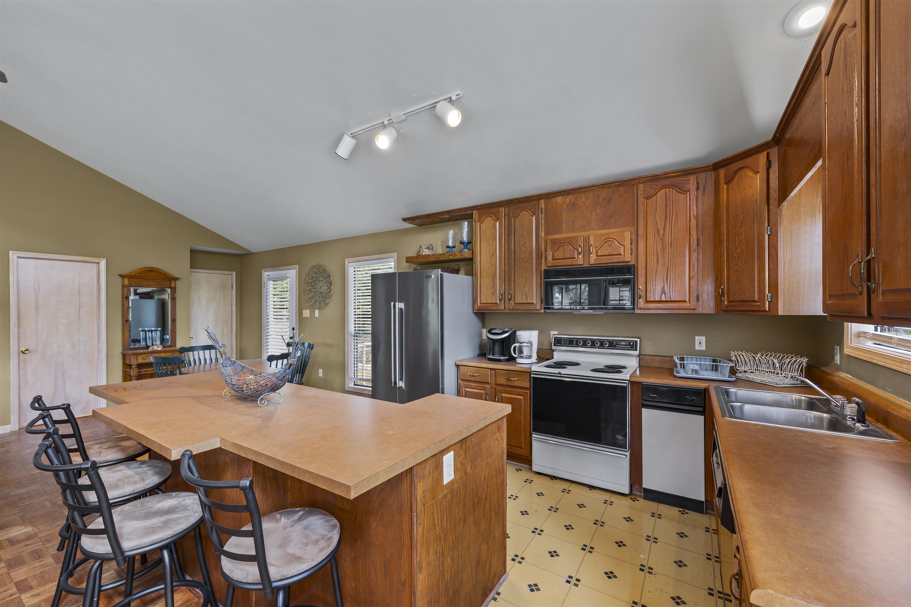1720 Point Grand Dr Property Photo 9