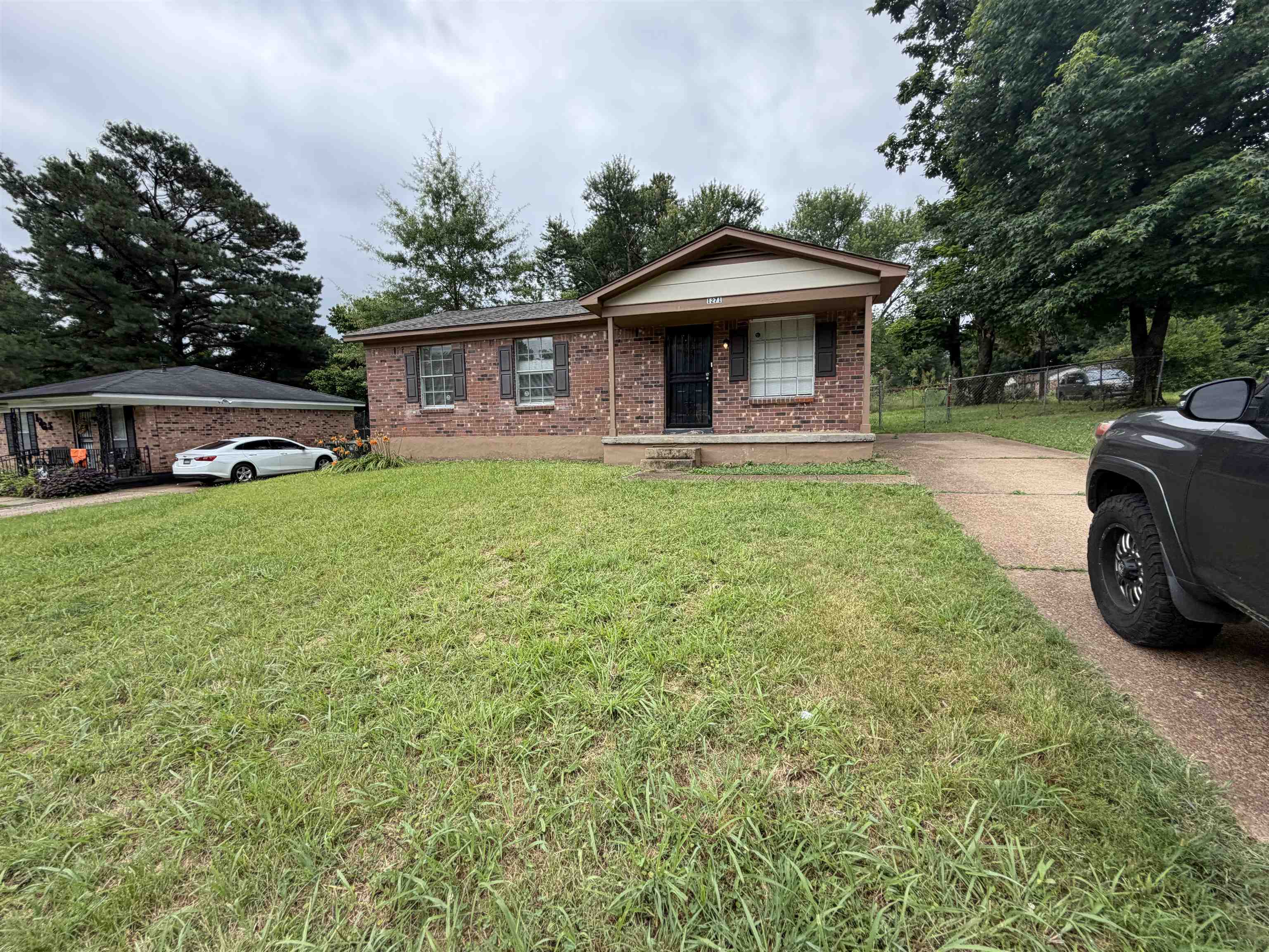 1271 Chickamauga Ave Property Photo 1