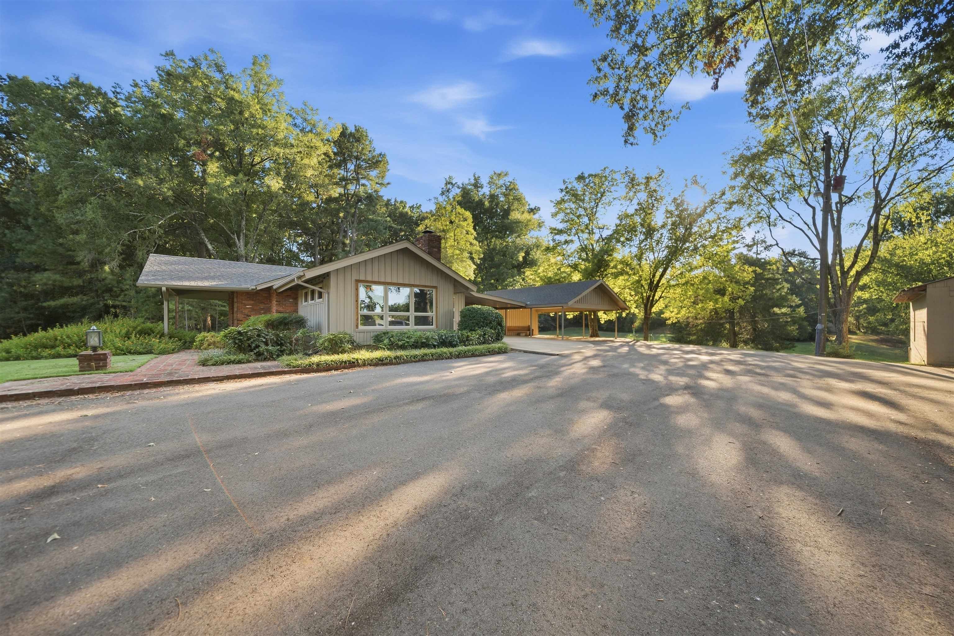 5095 Evergreen Rd Property Photo 3