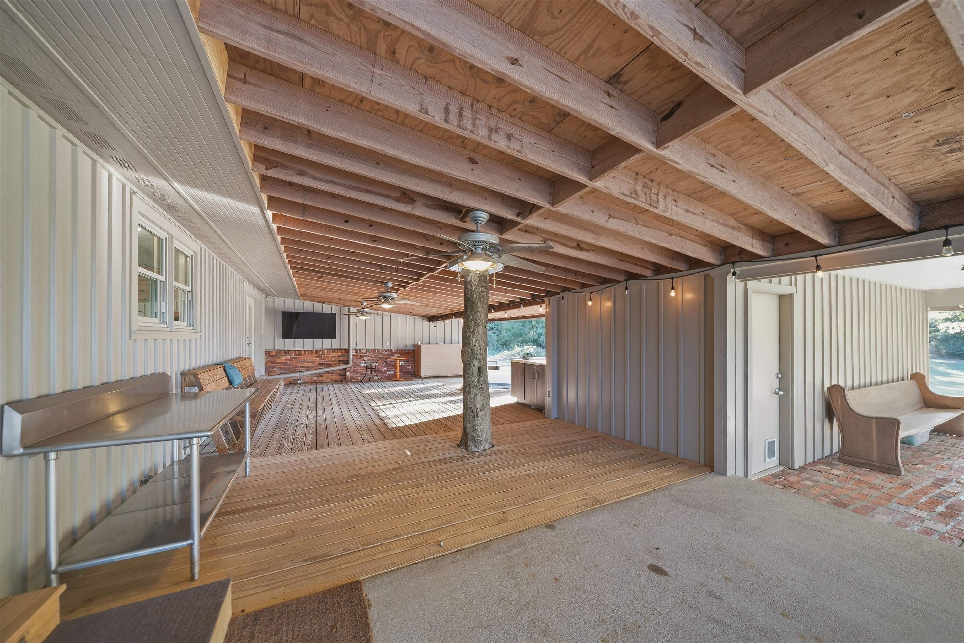 5095 Evergreen Rd Property Photo 4