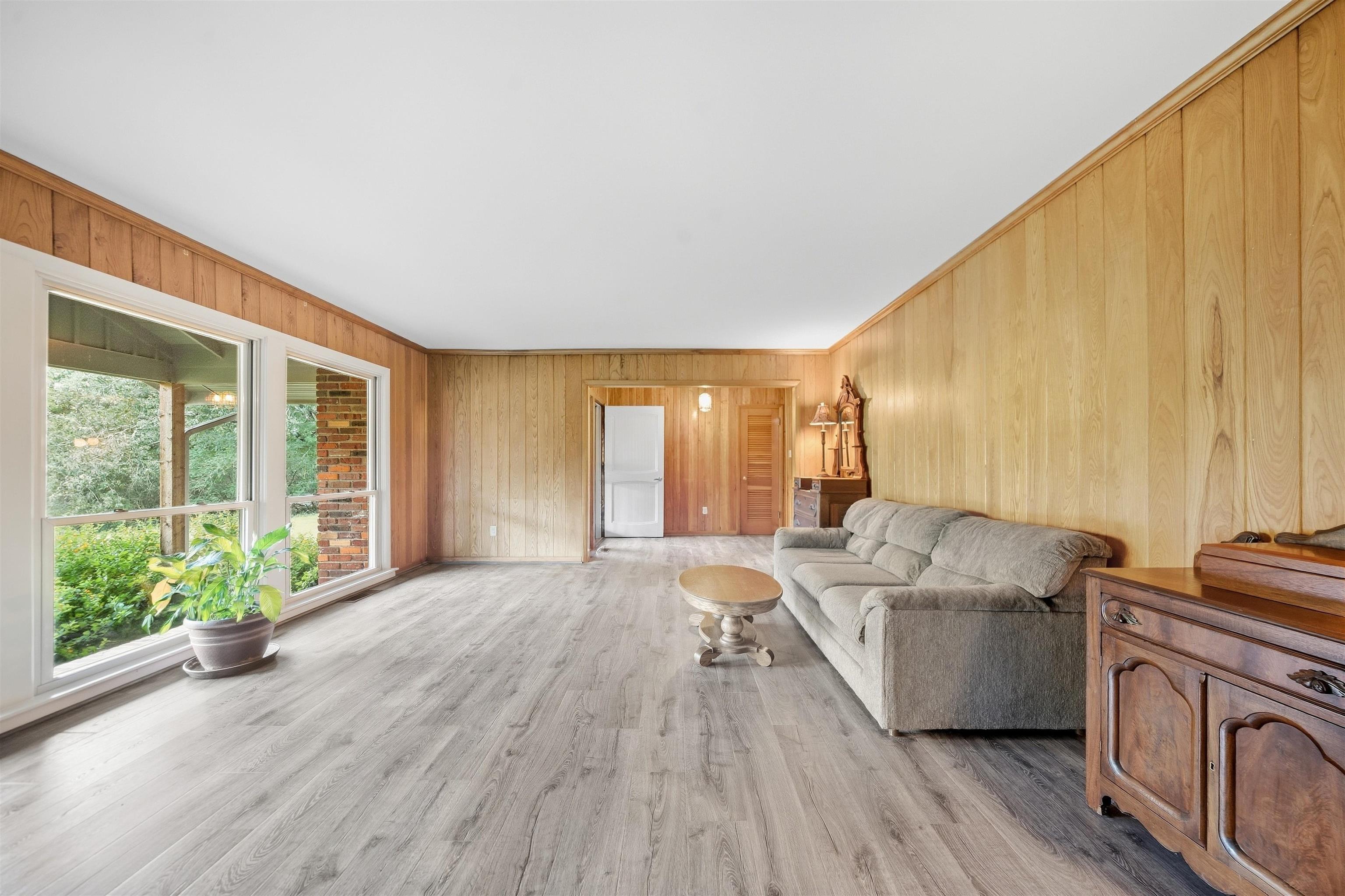 5095 Evergreen Rd Property Photo 8