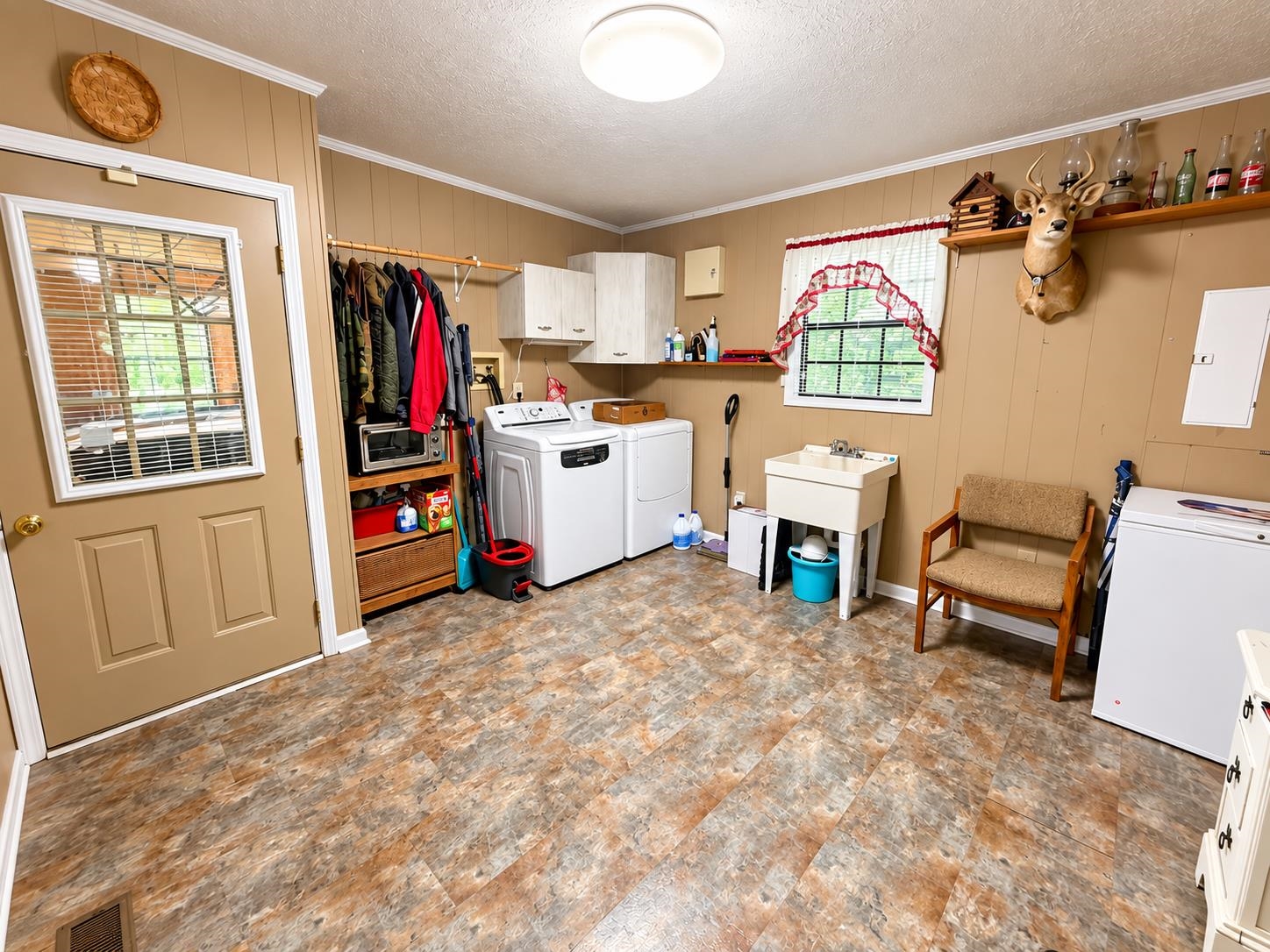 360 Jade Rd Property Photo 18