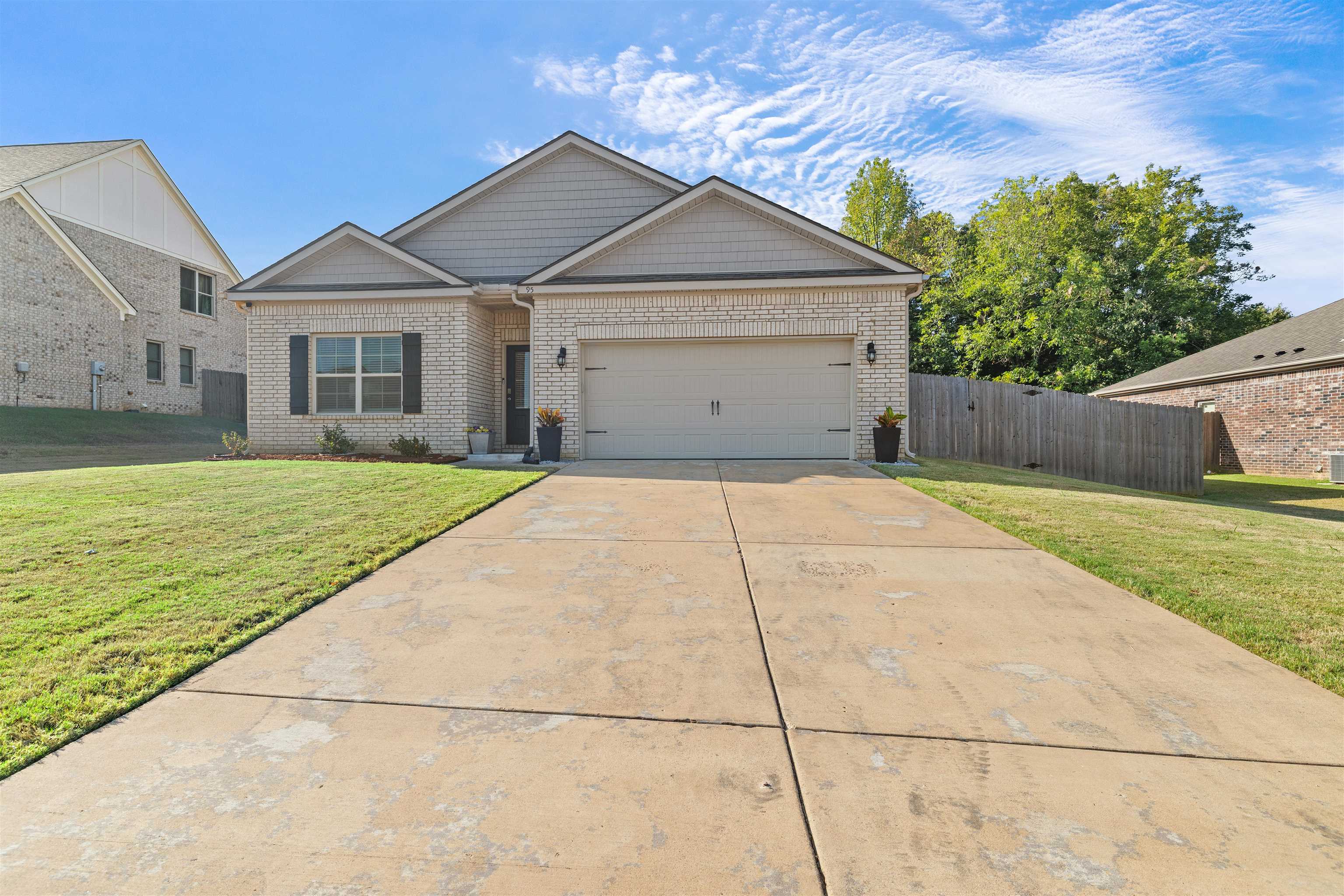 95 Fairway Hills Dr Property Photo 1