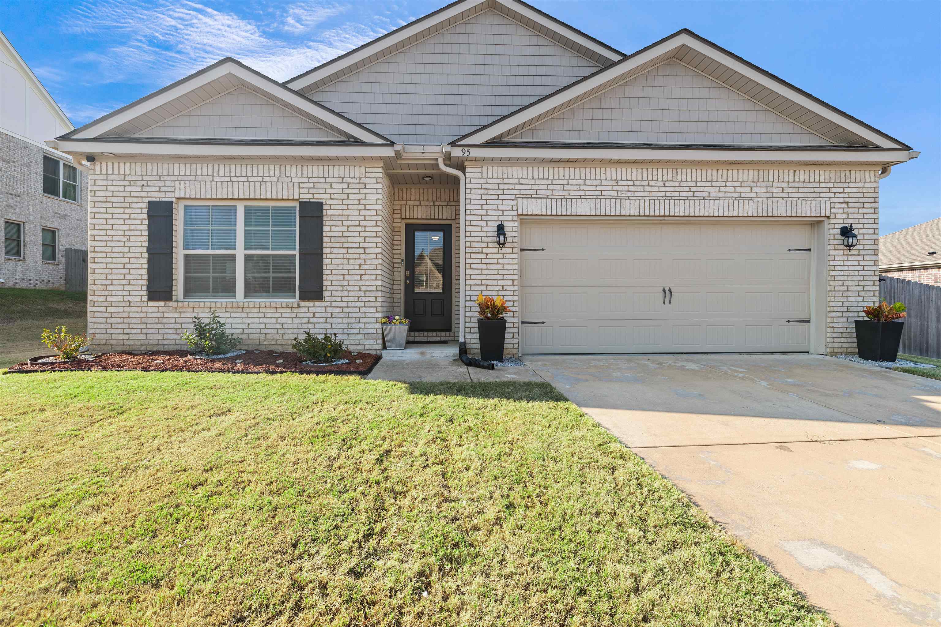 95 Fairway Hills Dr Property Photo 2