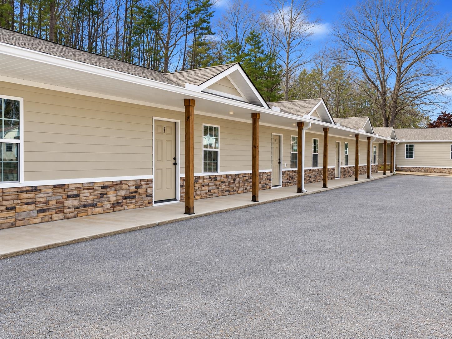 605 64 Hwy W Property Photo 1