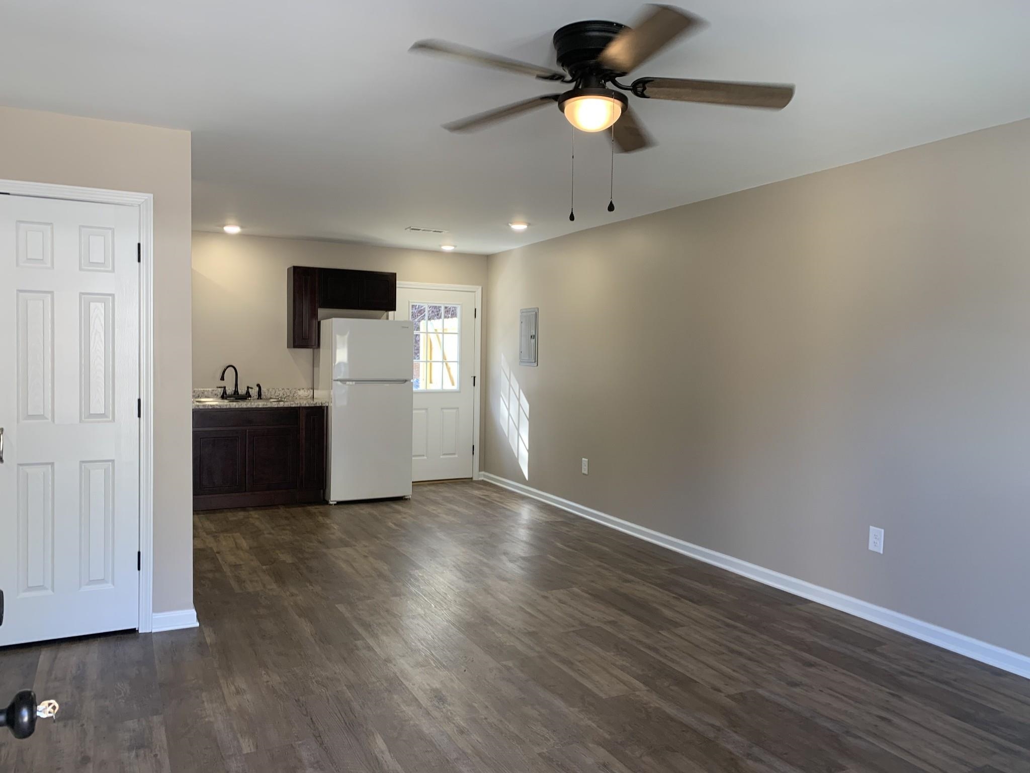 605 64 Hwy W Property Photo 3