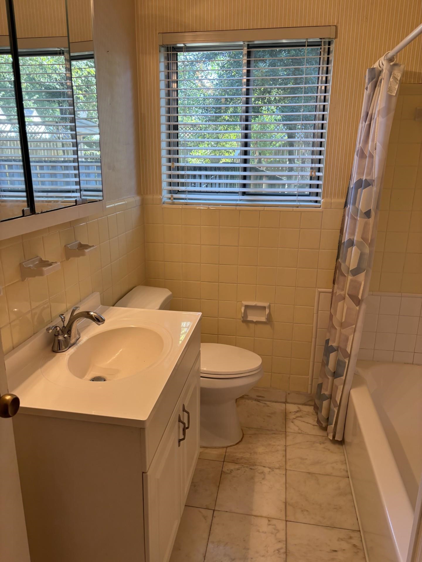 1601 W Crestwood Dr Property Photo 14