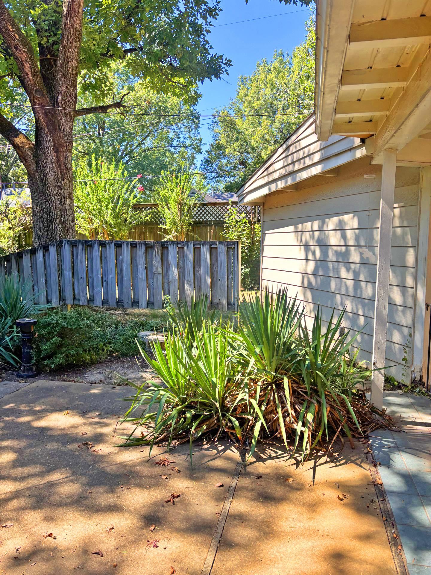 1601 W Crestwood Dr Property Photo 24