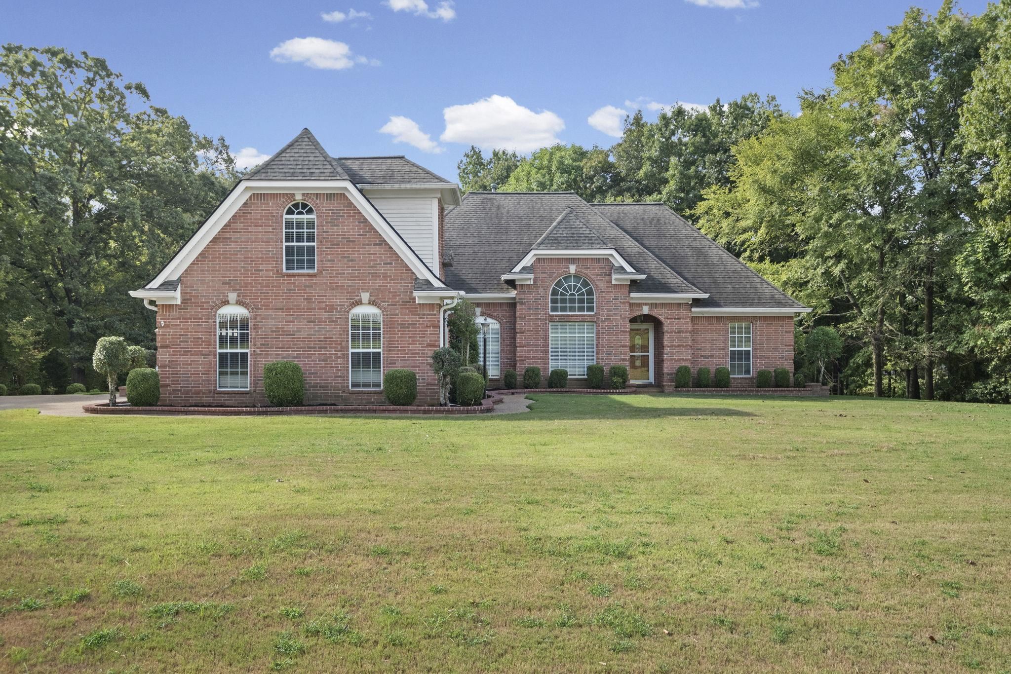 160 Brockford Dr Property Photo 1
