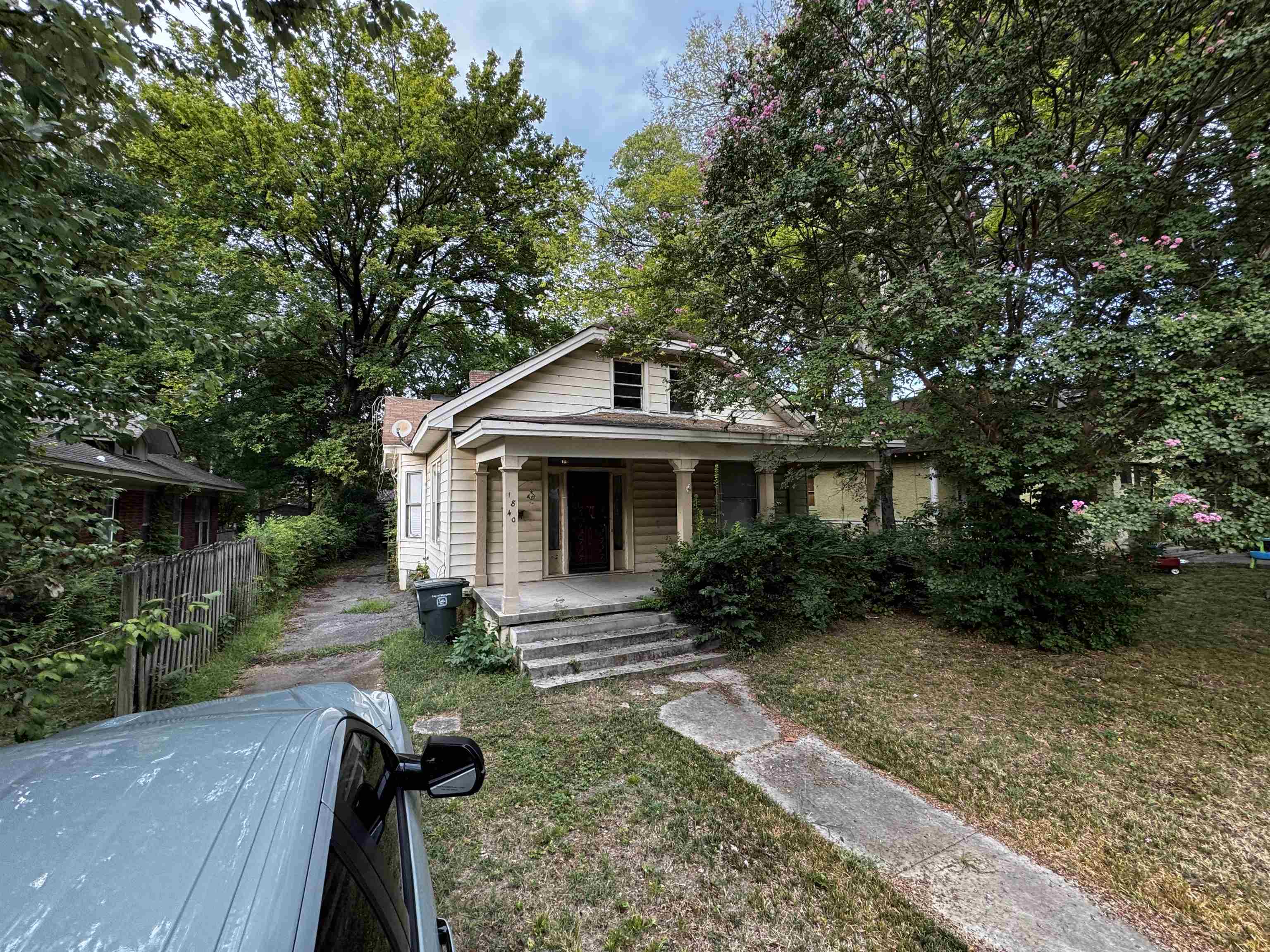 1840 Young Ave Property Photo 1