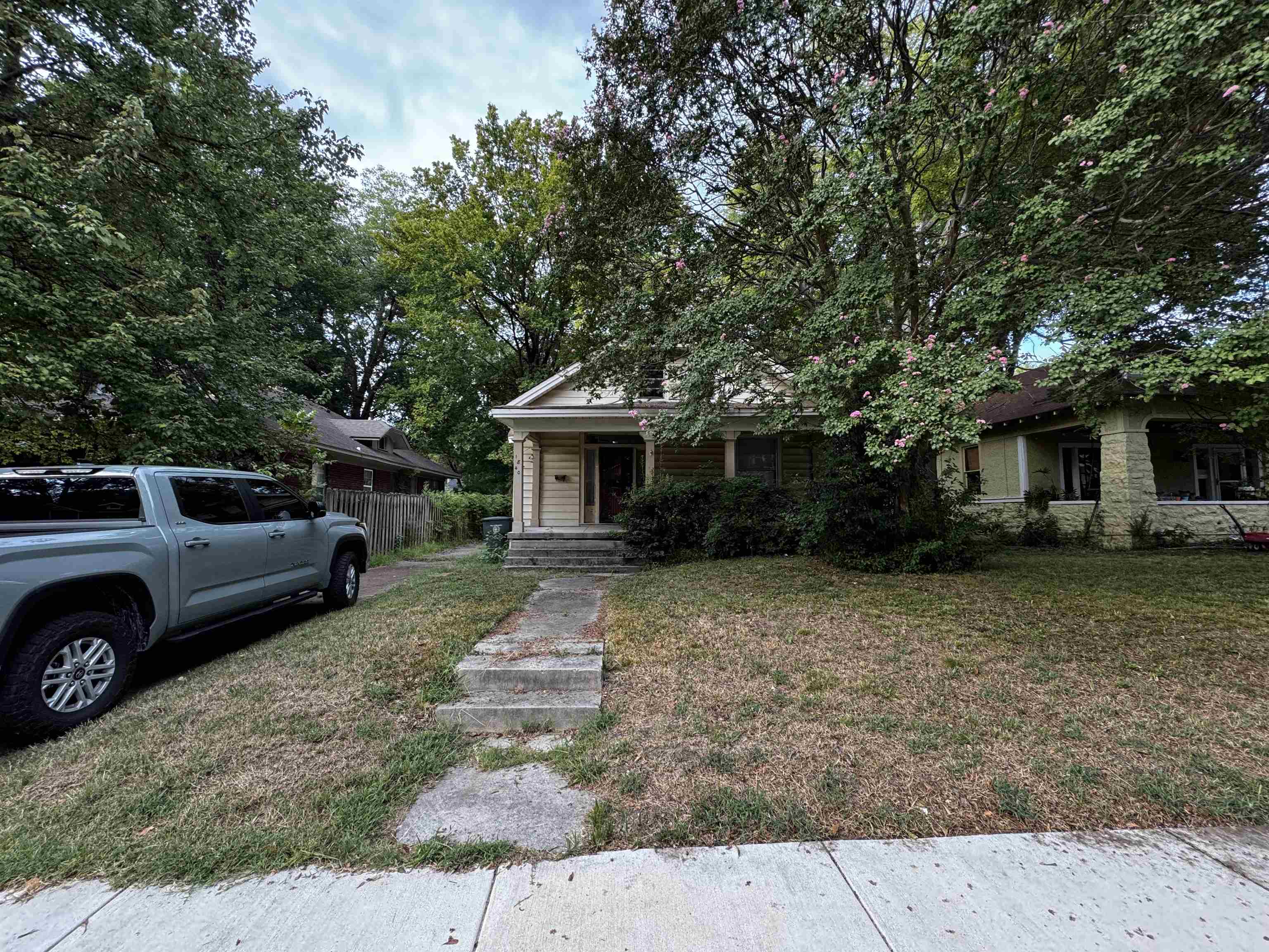 1840 Young Ave Property Photo 2