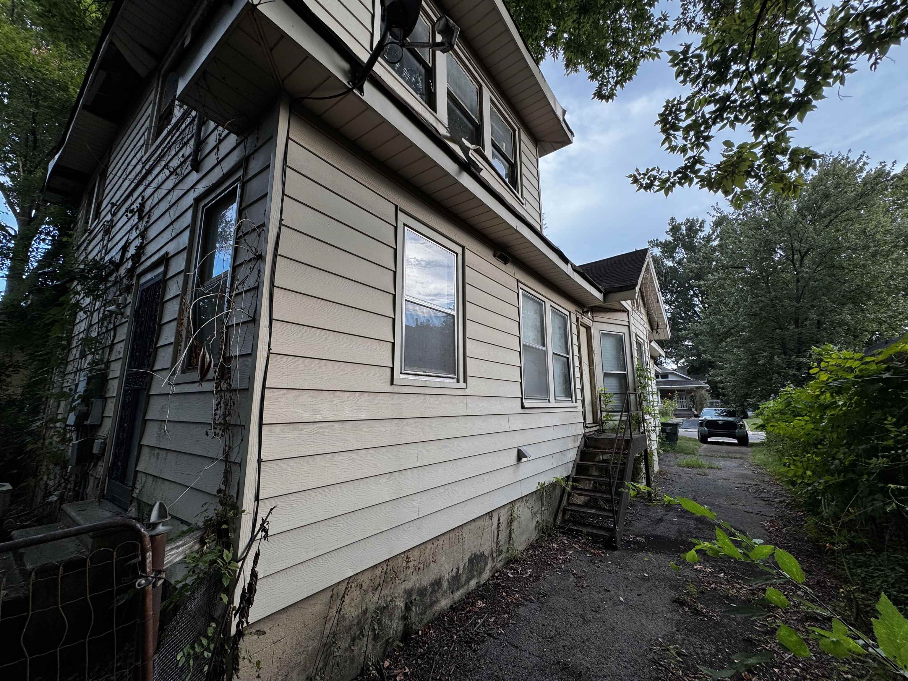 1840 Young Ave Property Photo 3