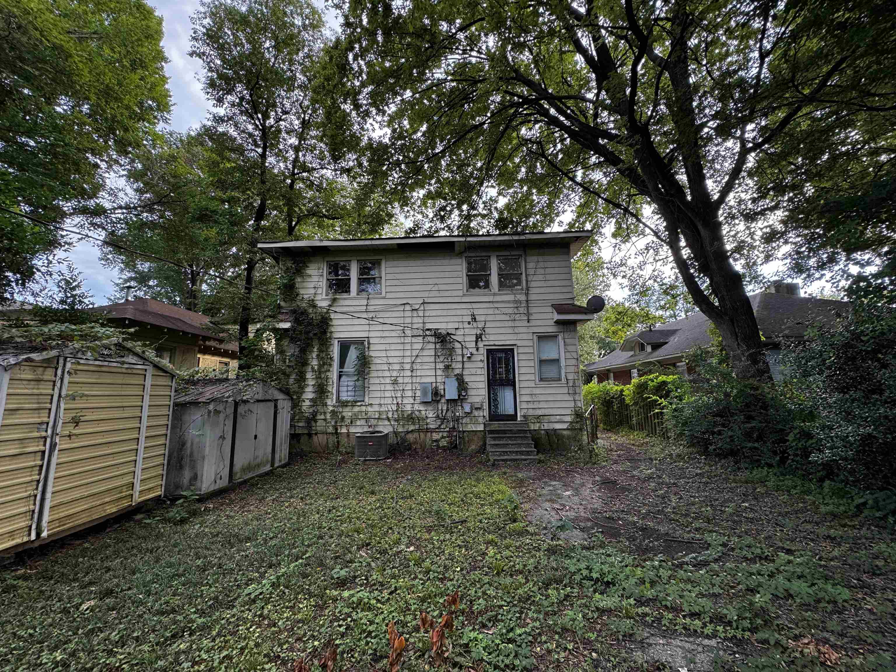 1840 Young Ave Property Photo 4