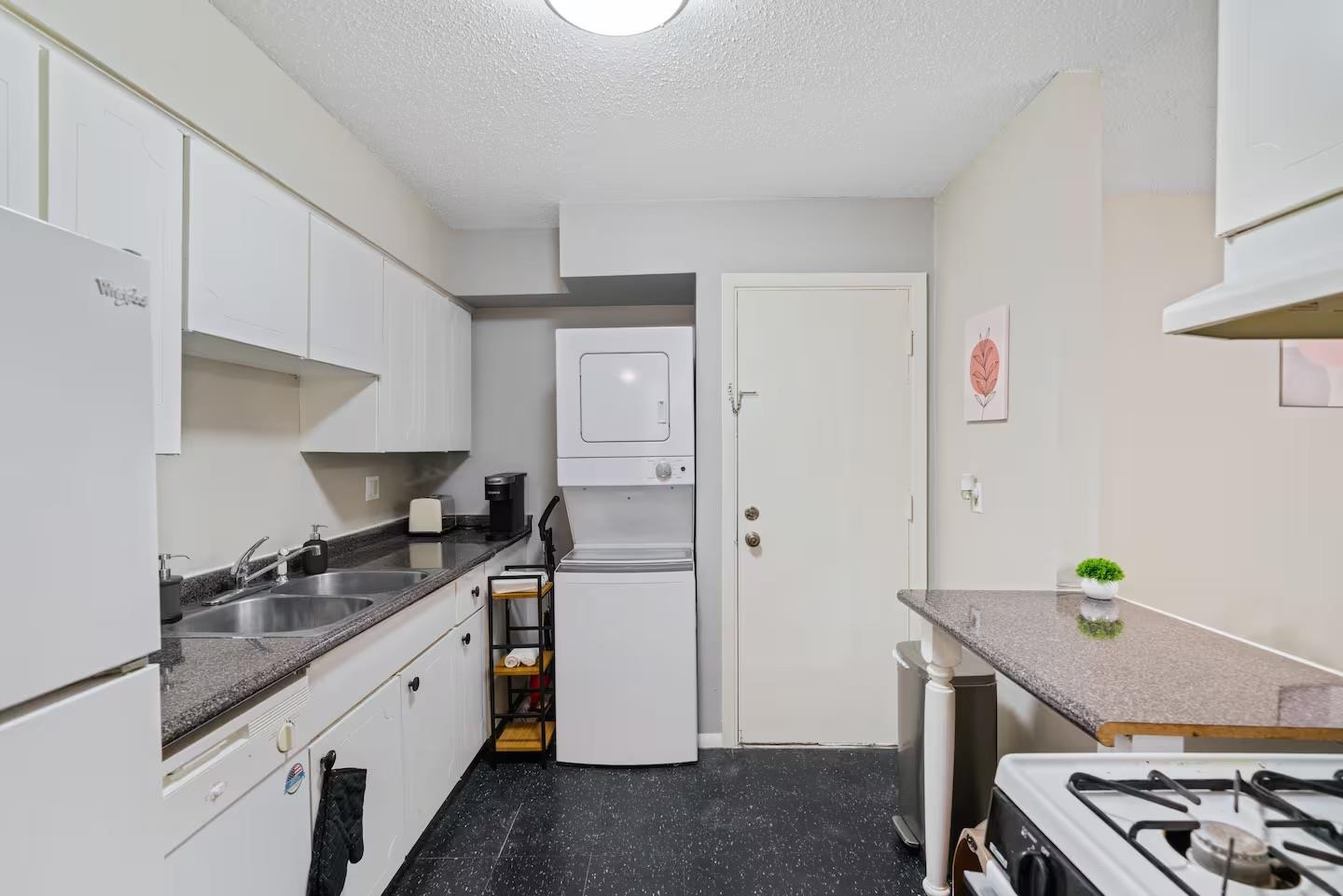 108 N Belvedere Blvd 18 Property Photo 5