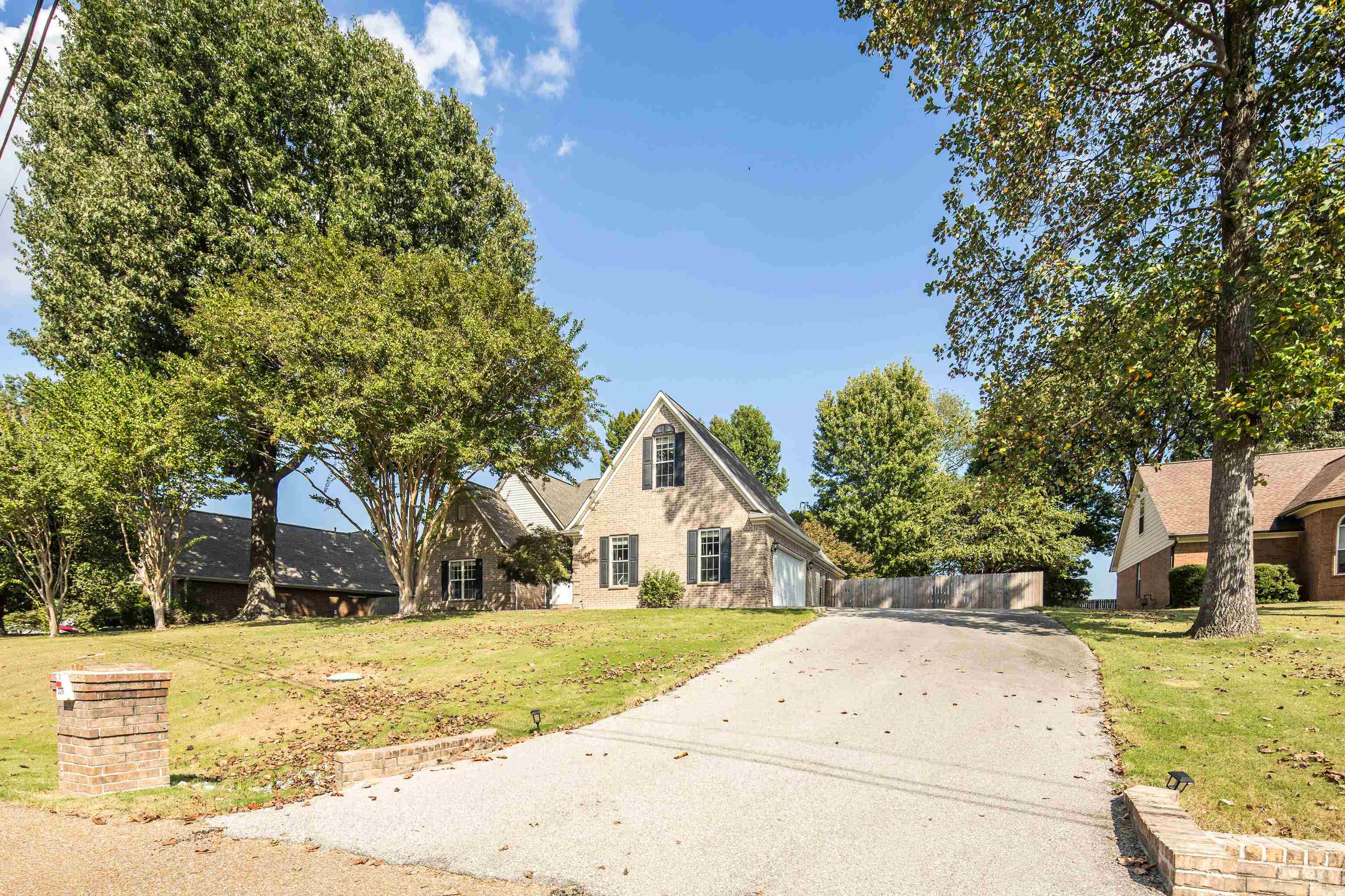 226 Thomas Ter Property Photo 1