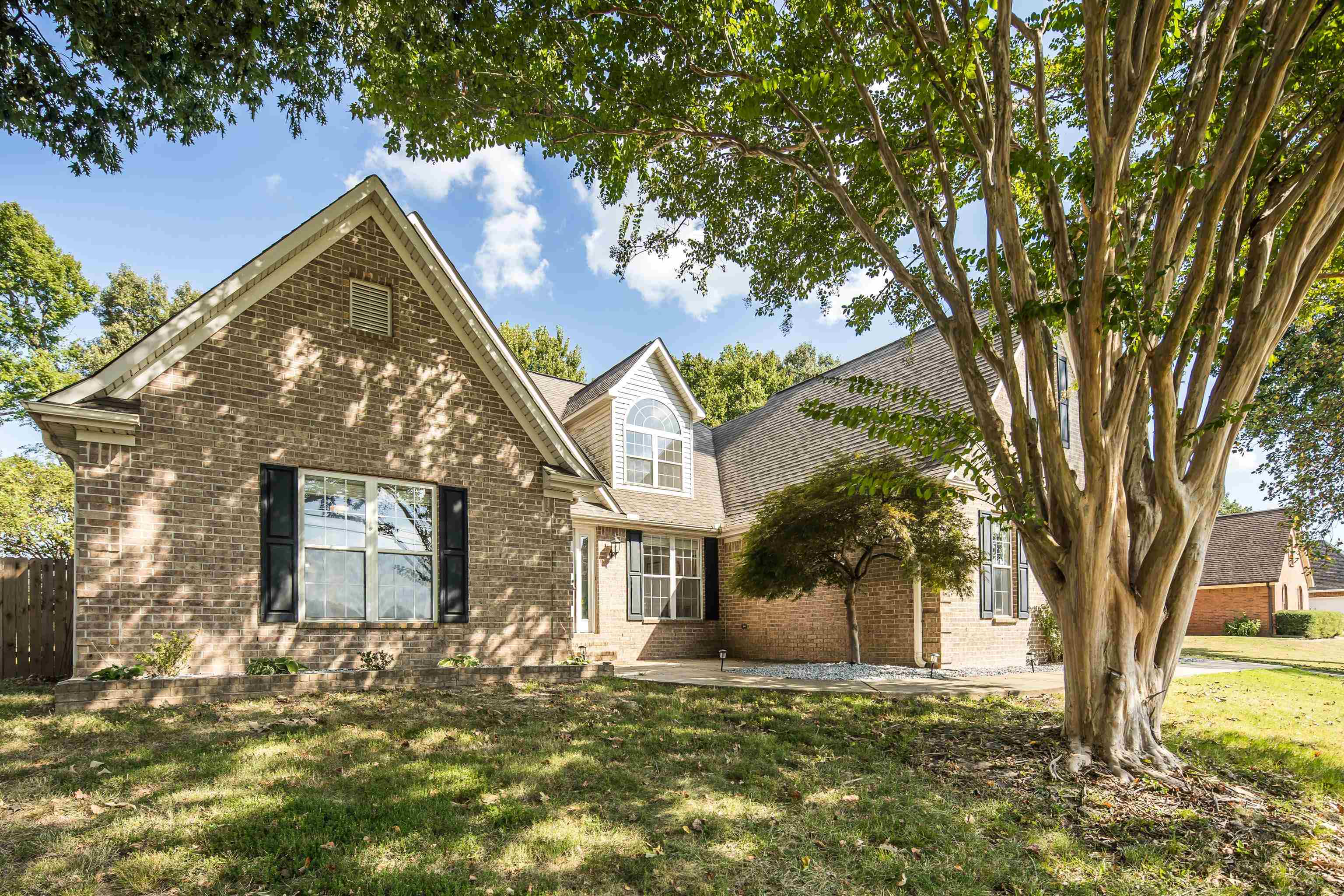 226 Thomas Ter Property Photo 4